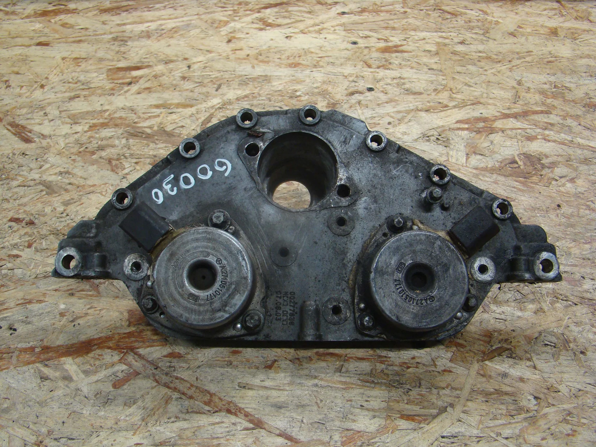 Крышка головки блока цилиндров Mercedes-Benz W203 A2710160806 - изображение 1