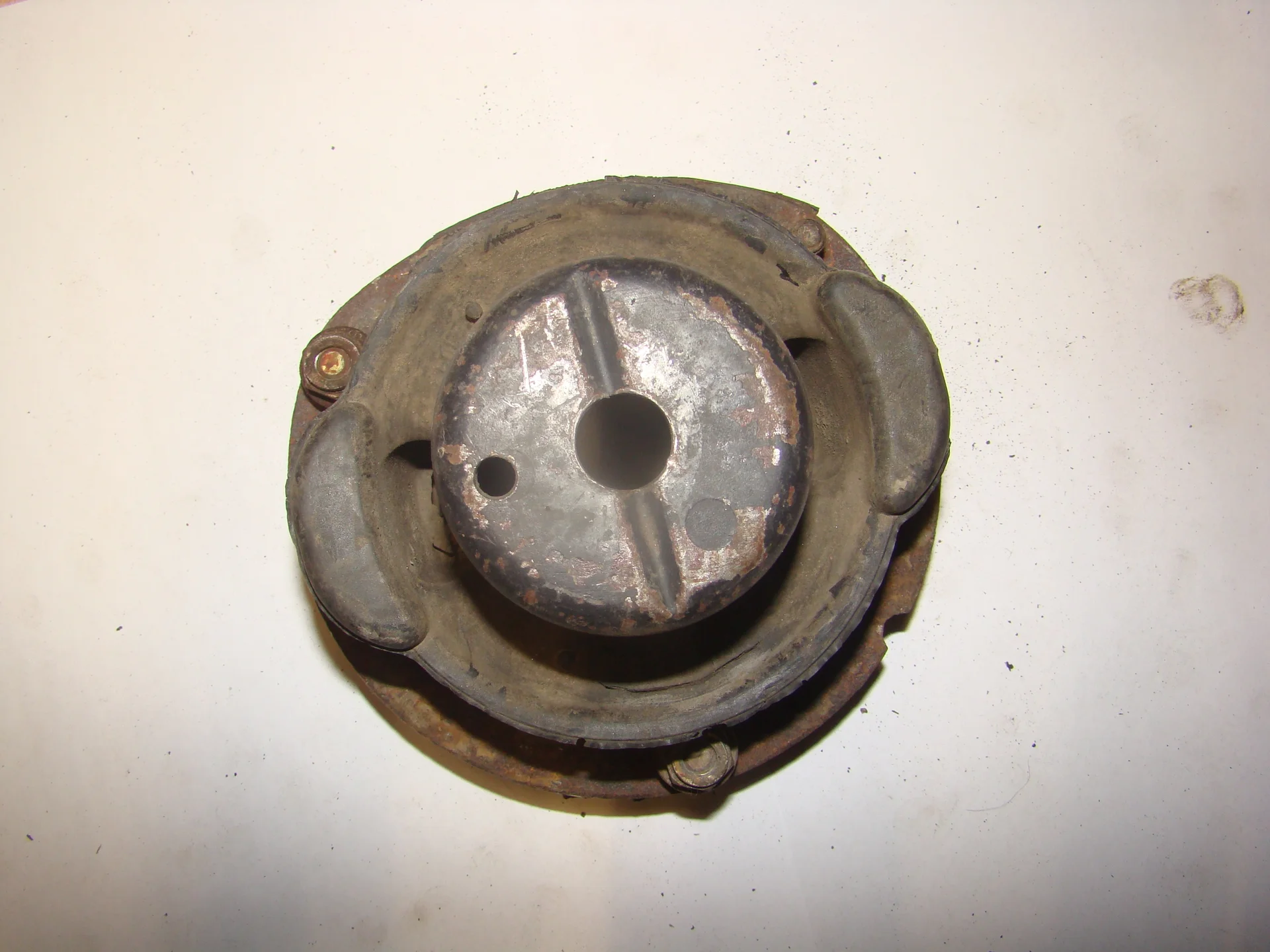 Опора переднего амортизатора  Mercedes-Benz W124  A1243200473 - миниатюра 2