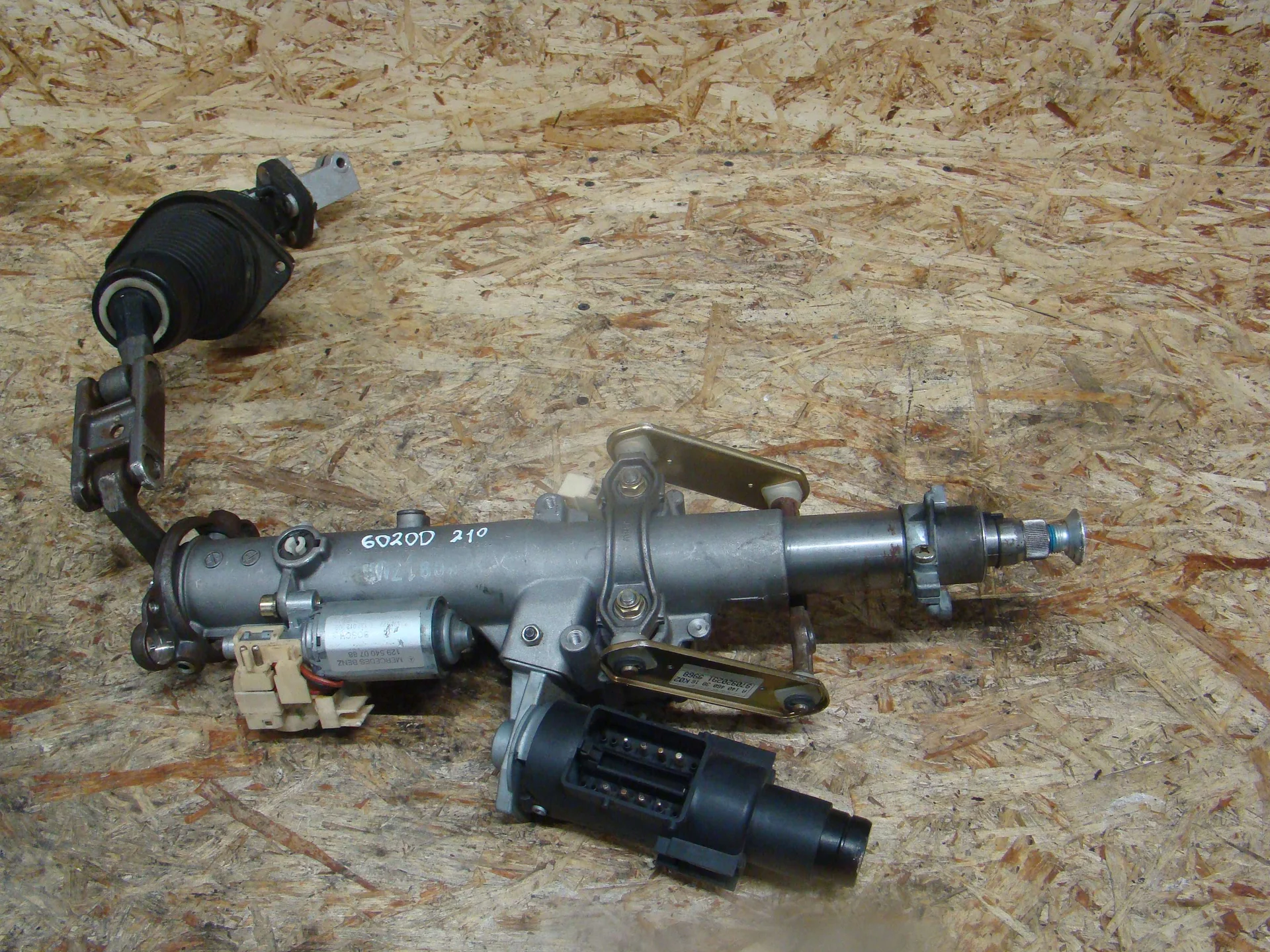 Колонка рулевая Mercedes-Benz W210 A2104620320