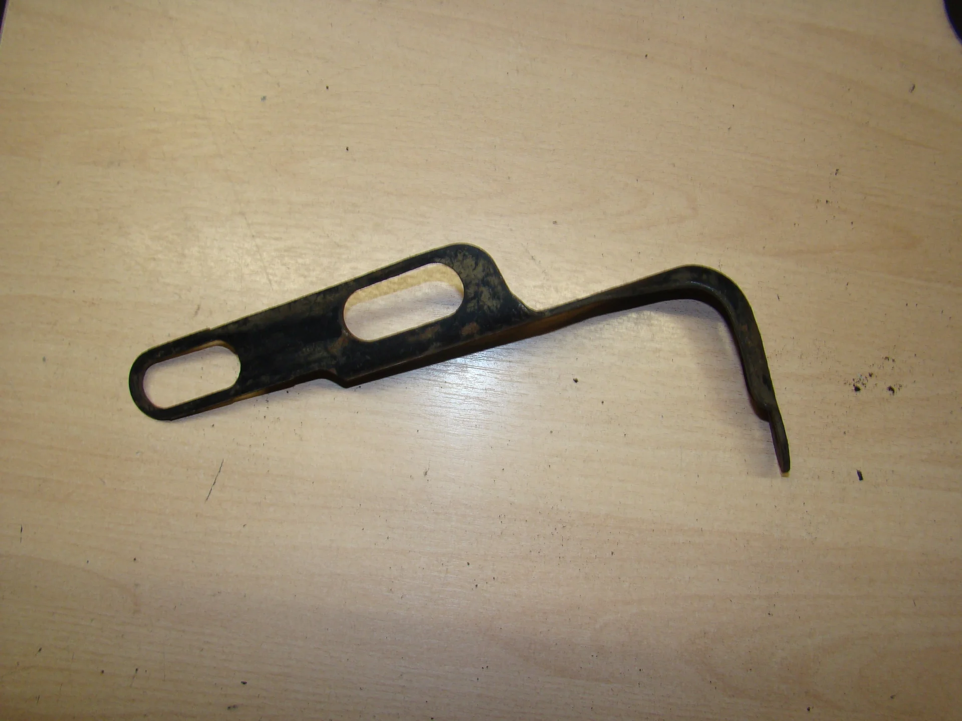 Кронштейн глушителя правый Mercedes-Benz W220  A2204920141 - миниатюра 2