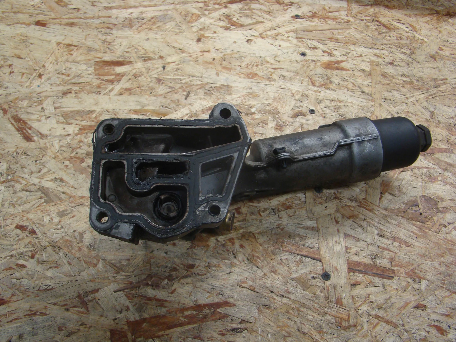 Корпус масляного фильтра Mercedes-Benz W204 271 A2711800610 - миниатюра 4