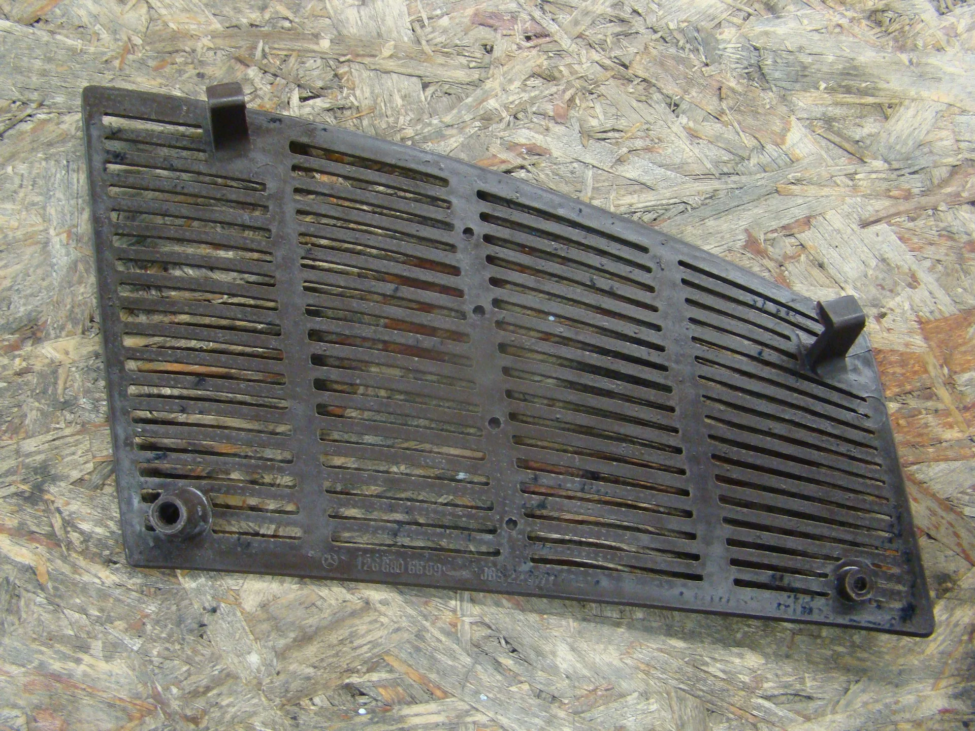 Сетка динамика Mercedes-Benz C126 A1266806639 - миниатюра 2