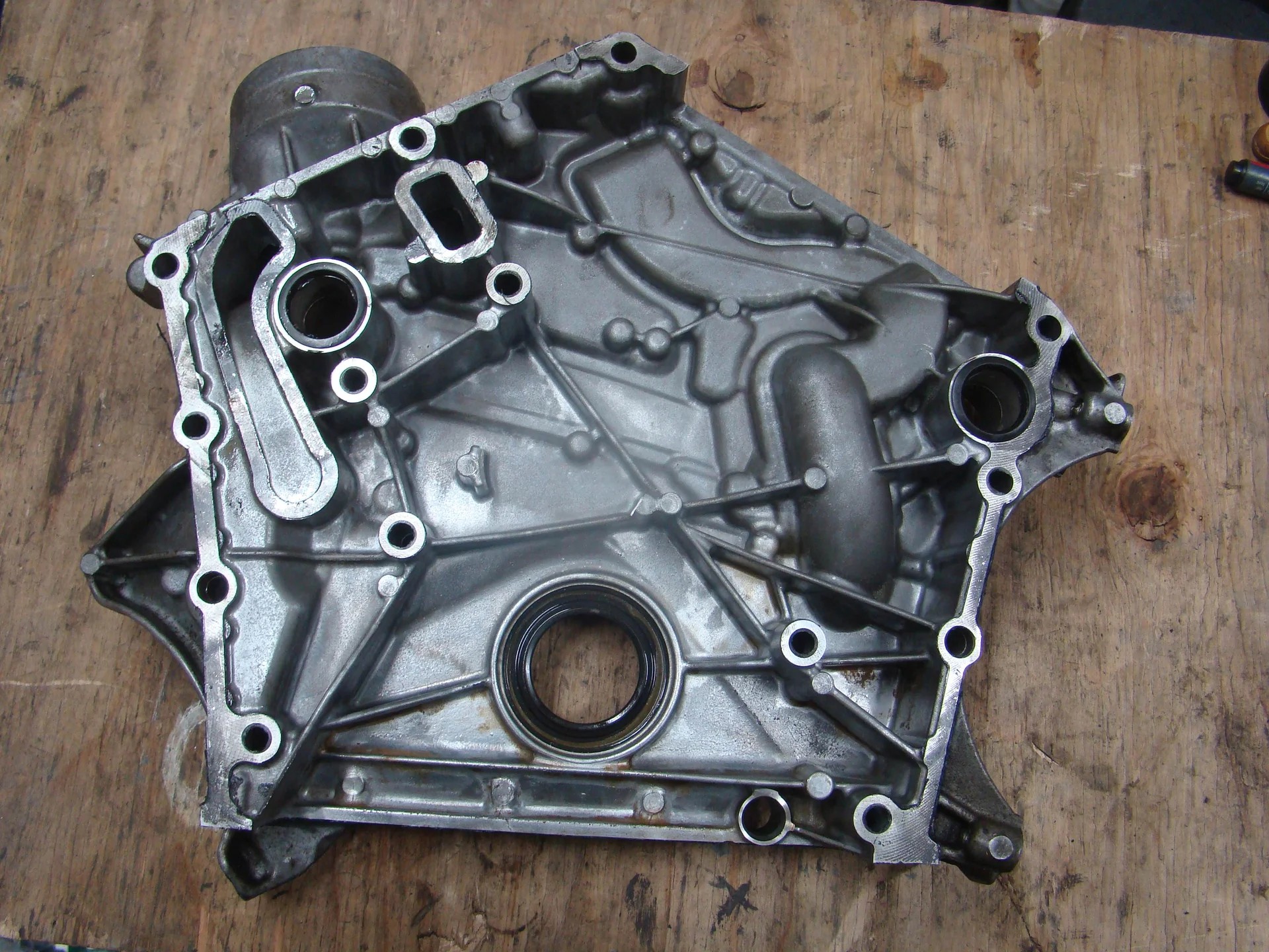 Крышка двигателя передняя Mercedes-Benz X166 276 A2760150100 - миниатюра 3