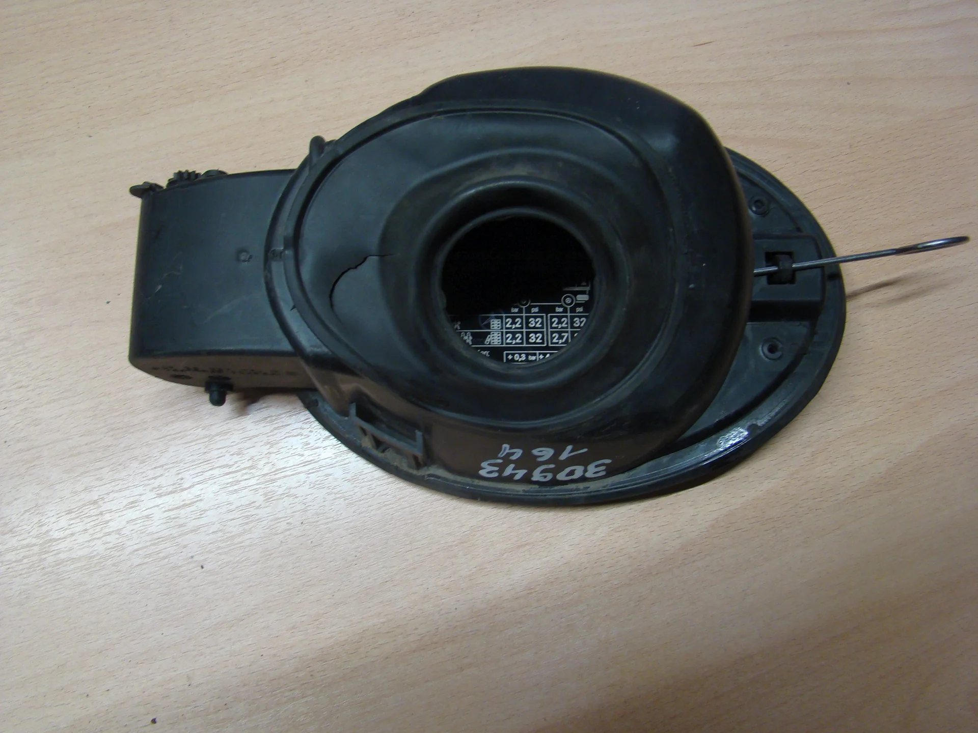 Лючок бензобака Mercedes-Benz W164  A1646300267 - миниатюра 3