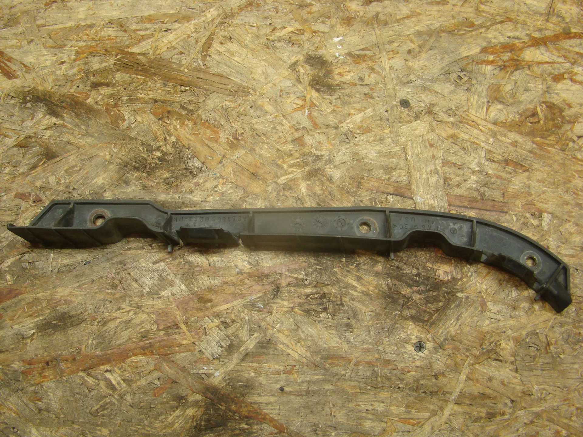 Кронштейн заднего бампера правый Mercedes-Benz W251  A2518850263 - миниатюра 2