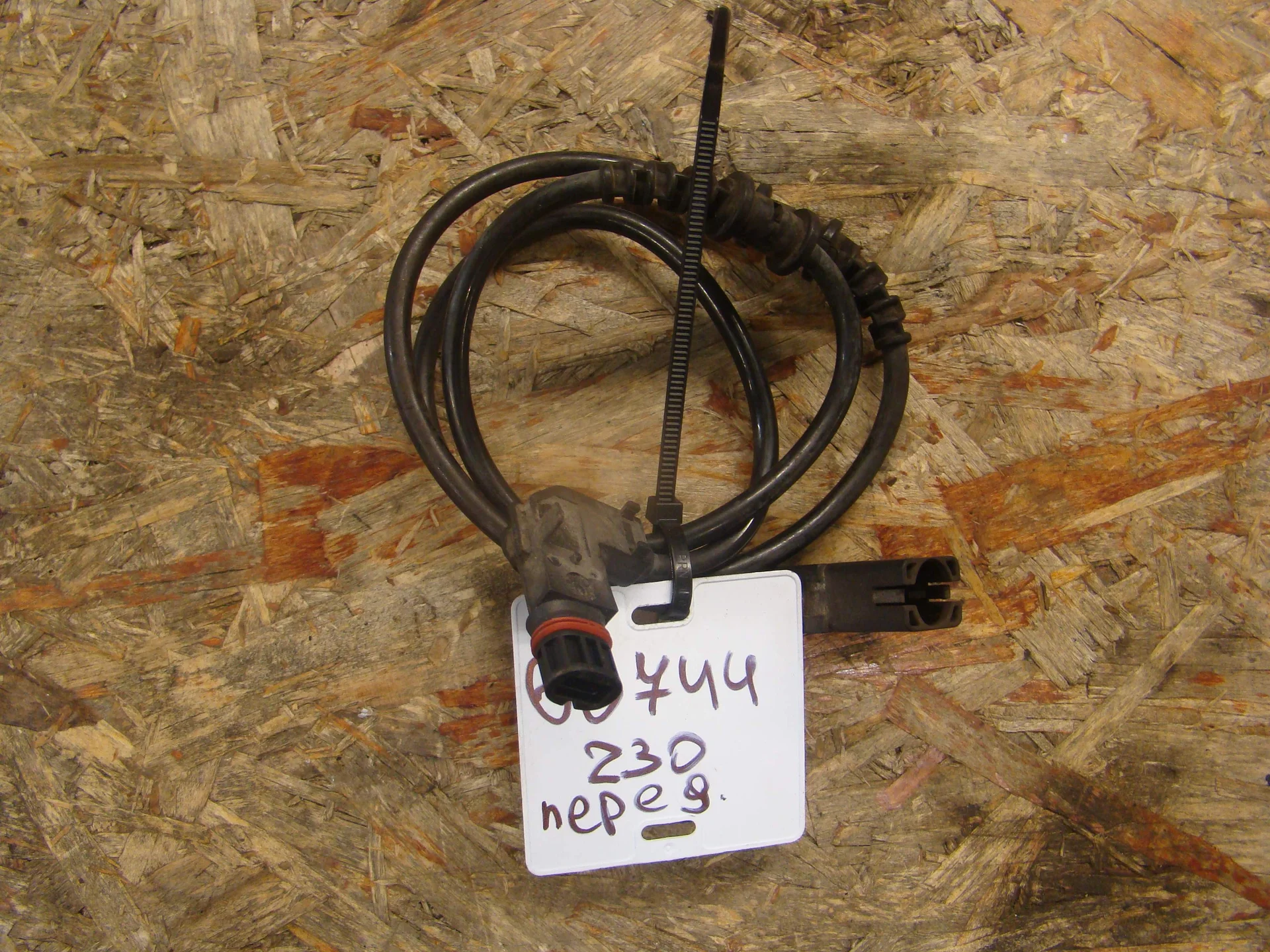 Проводка датчика износа передних колодок Mercedes-Benz R230 A2305400208 - изображение 1