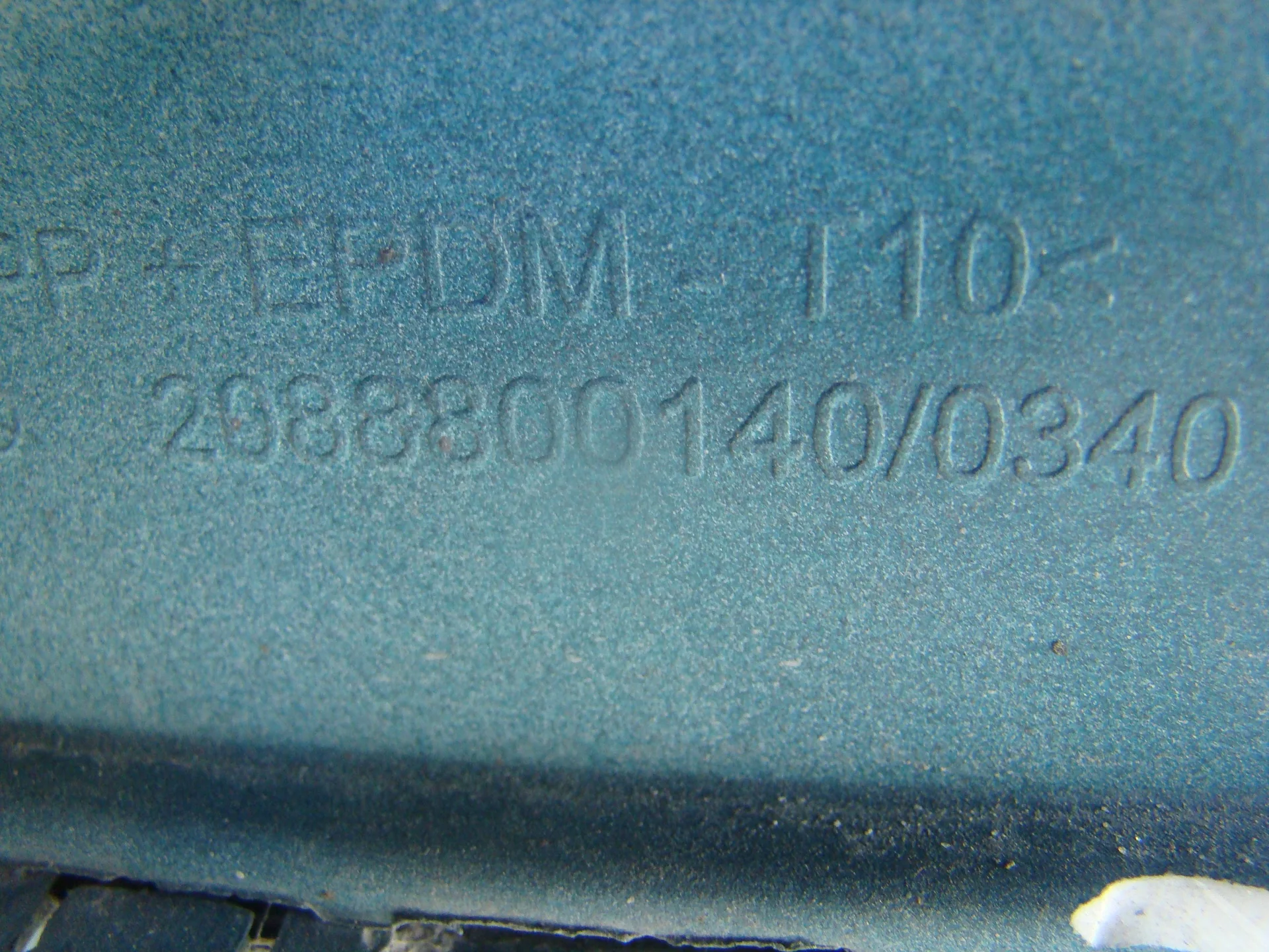Бампер задний Mercedes-Benz C208  A2088800140 - миниатюра 8