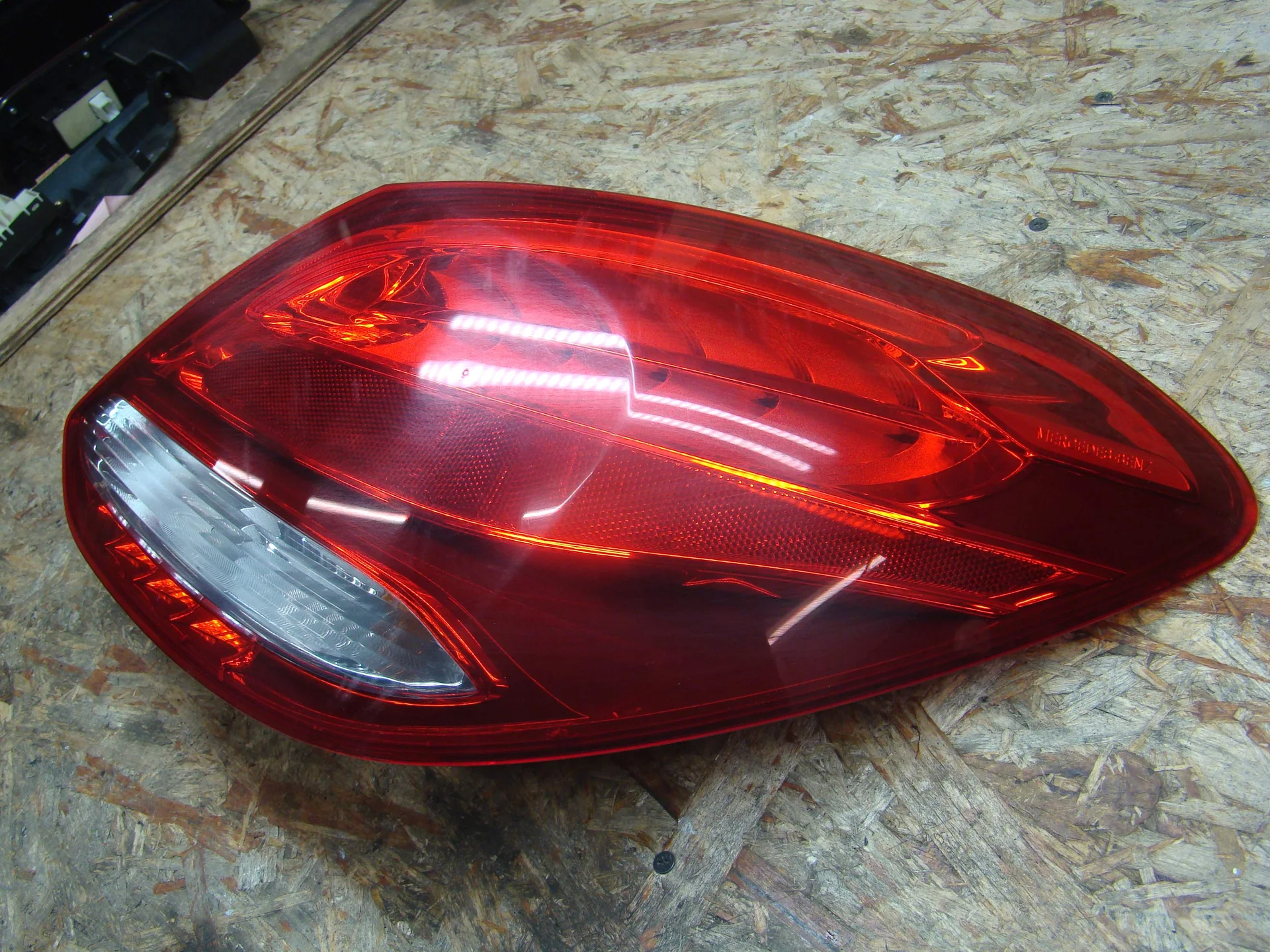 Фонарь задний правый Mercedes-Benz W205  A2058200264 - миниатюра 2