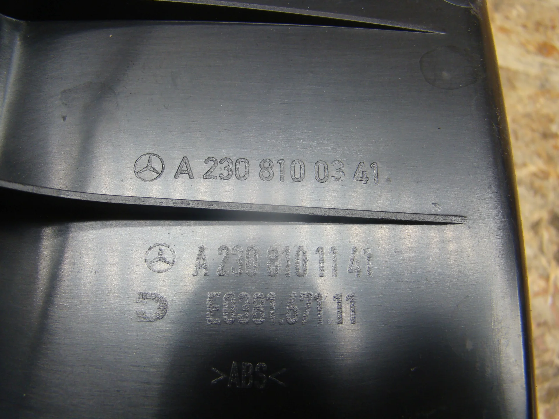 Вещевой отсек Mercedes-Benz R230  A2308101141 - миниатюра 4
