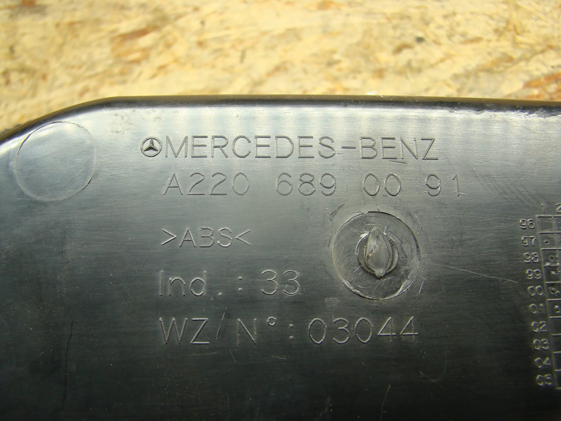 Бардачок Mercedes-Benz W220 A2206890091 - миниатюра 4