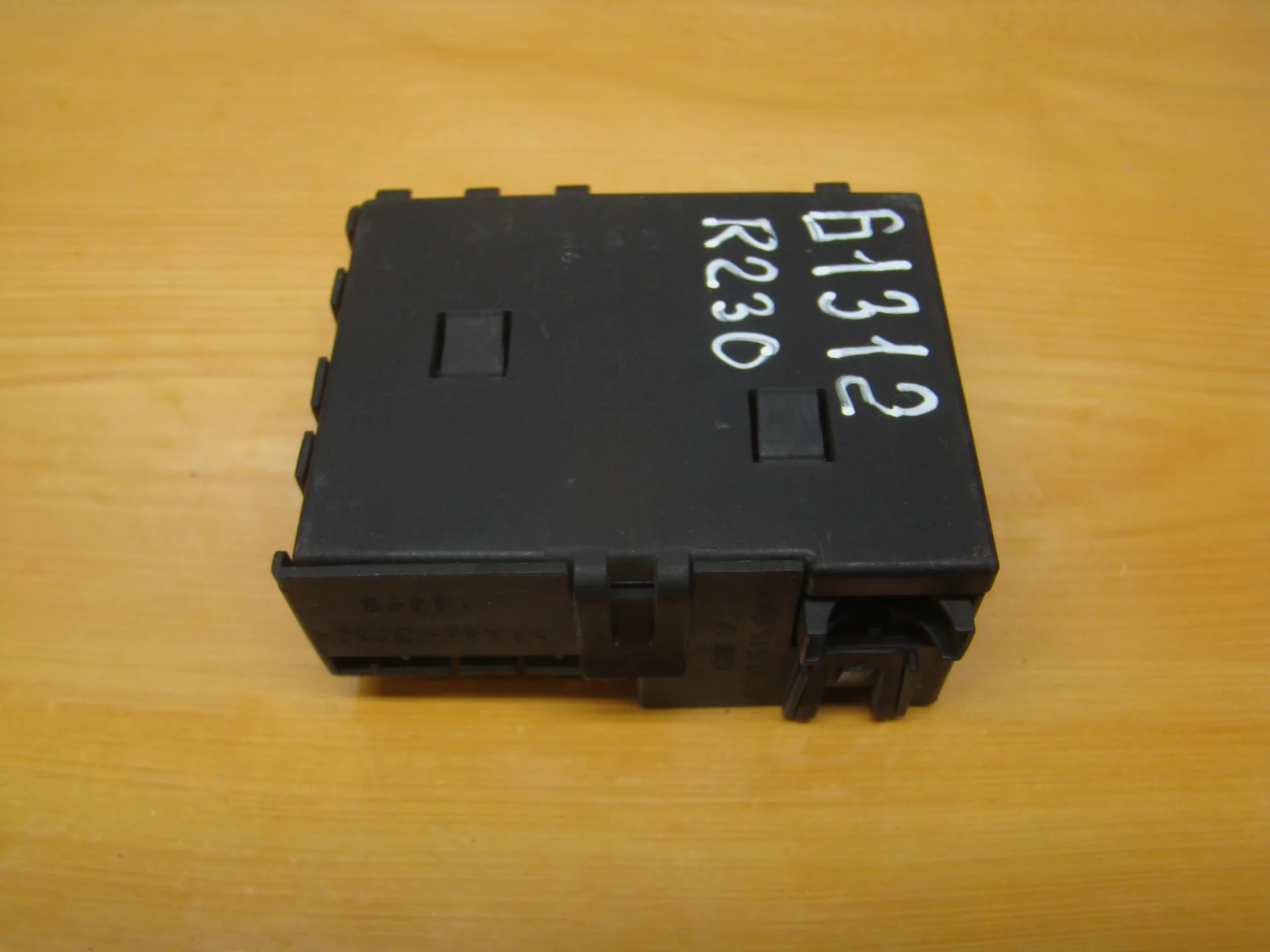 Блок предохранителей Mercedes-Benz R230 A2305450101 - миниатюра 2
