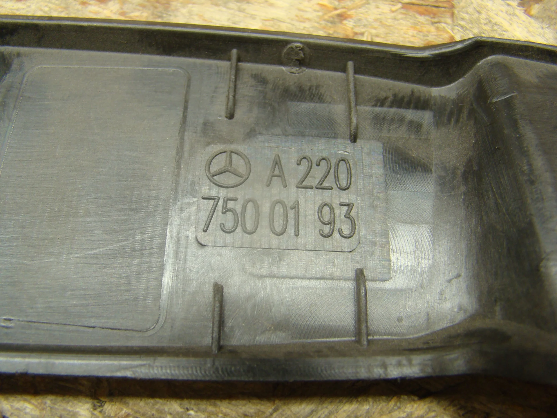 Накладка крышки багажника снизу Mercedes-Benz W220 A2207500193 - миниатюра 4