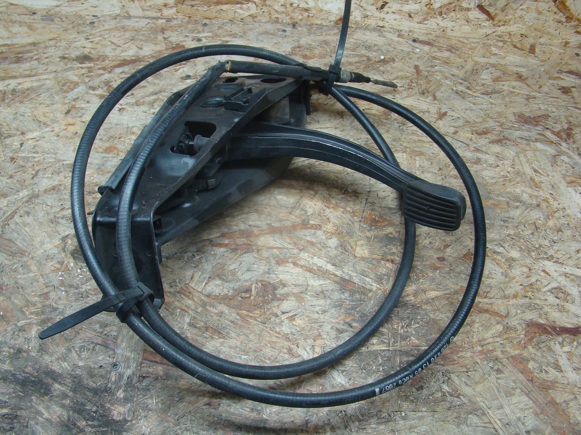 Педаль стояночного тормоза Mercedes-Benz C126 A1264270601 - миниатюра 2