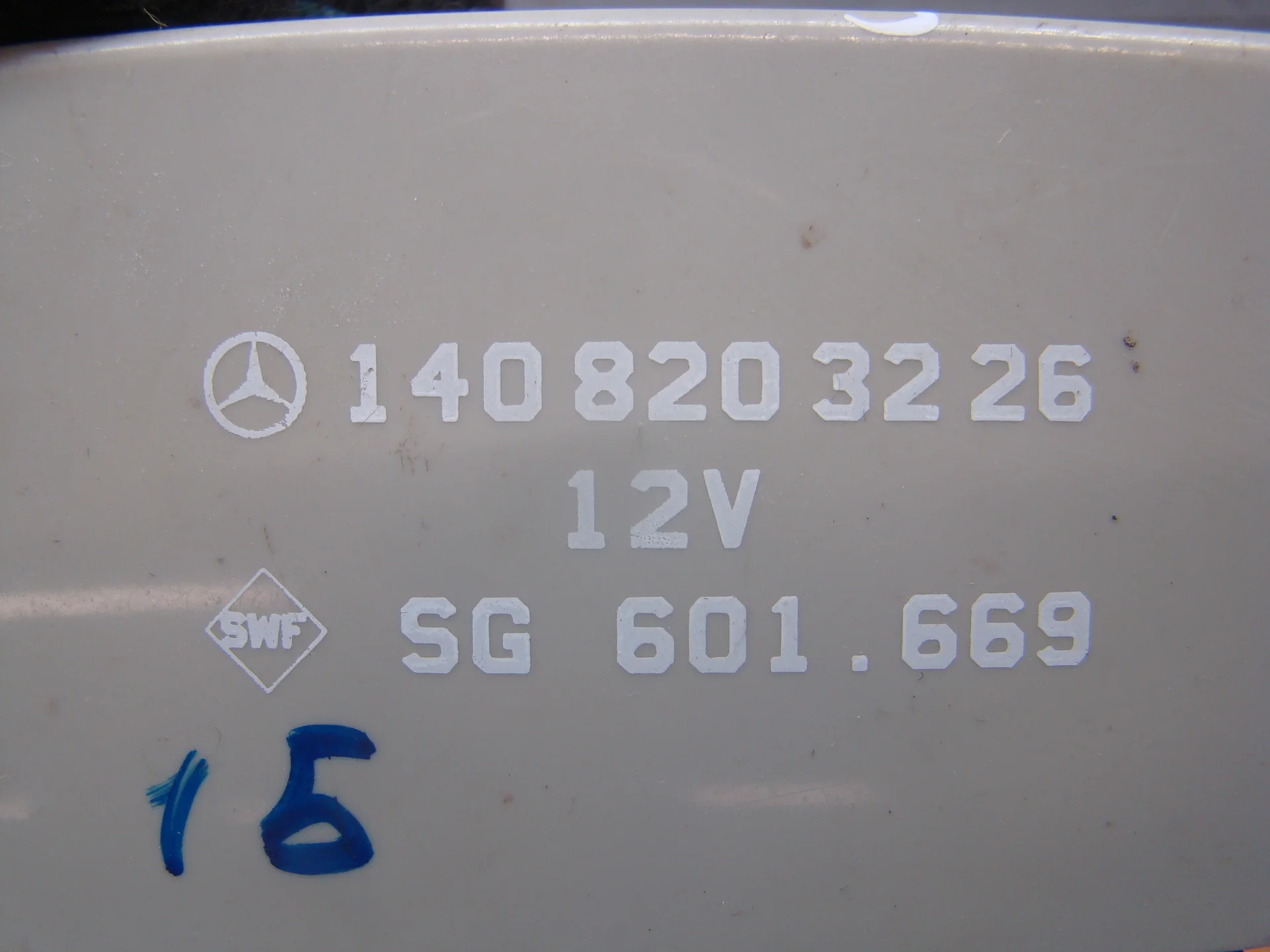 Блок управления подголовниками Mercedes-Benz C140 A1408203226 - миниатюра 3