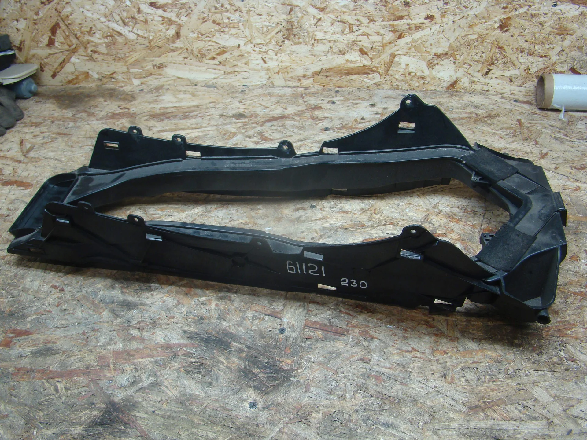 Кронштейн подлокотника Mercedes-Benz R230 A2306890144 - изображение 1