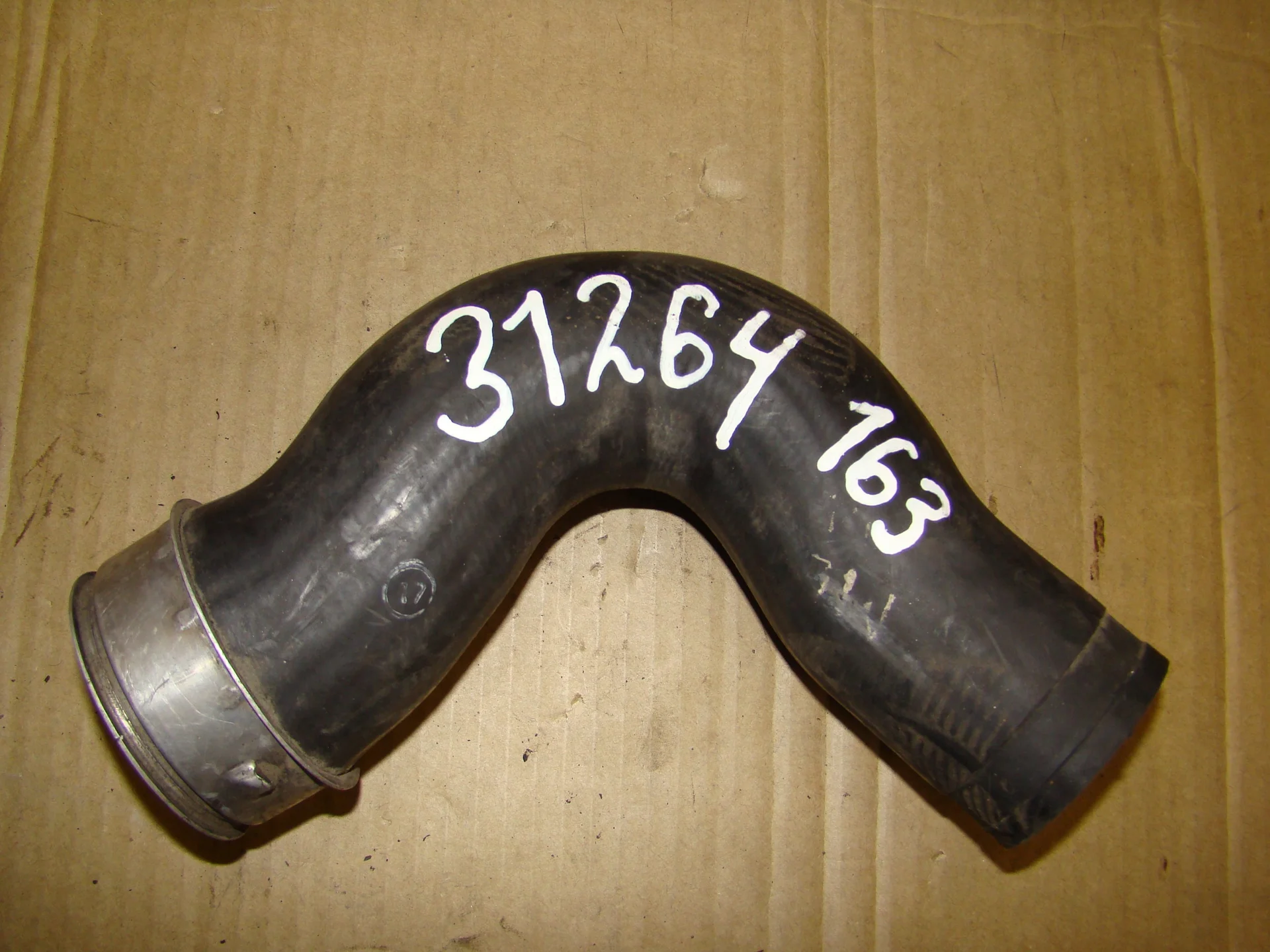 Патрубок системы охлаждения Mercedes-Benz W163 A1635016182 - изображение 1