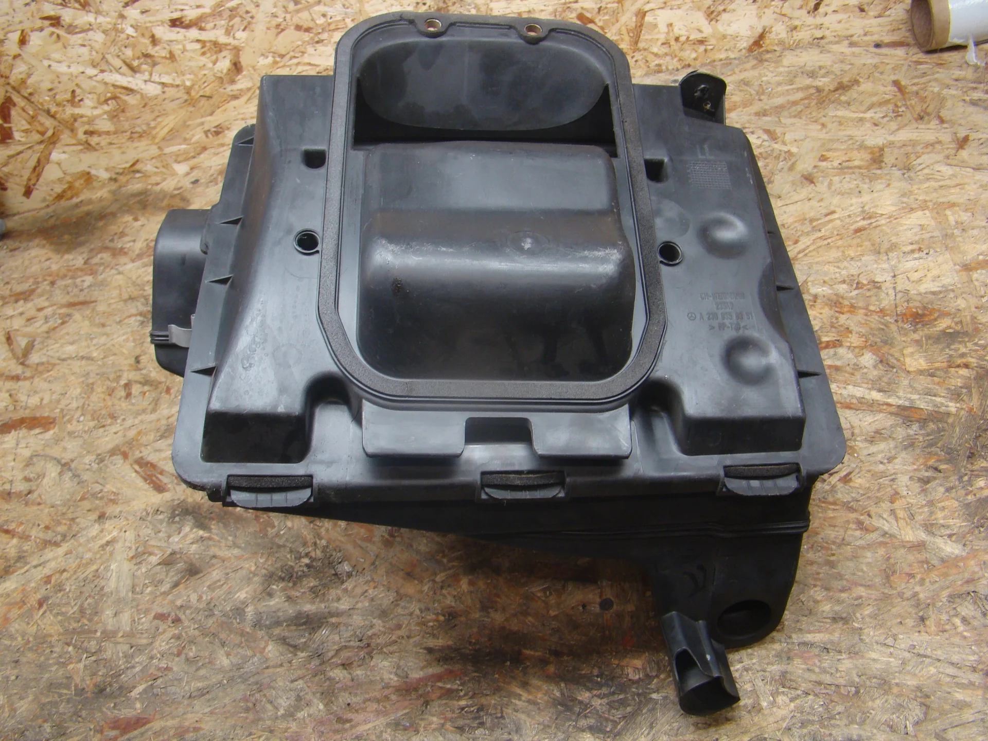 Воздухозаборник печки Mercedes-Benz R230  A2308300053 - миниатюра 2