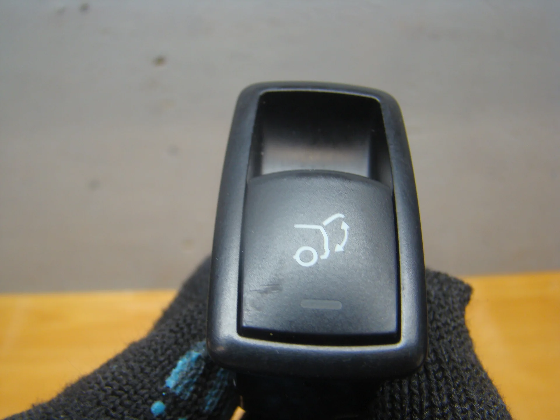Кнопка открытия багажника Mercedes-Benz W164  A2518201210 - миниатюра 3