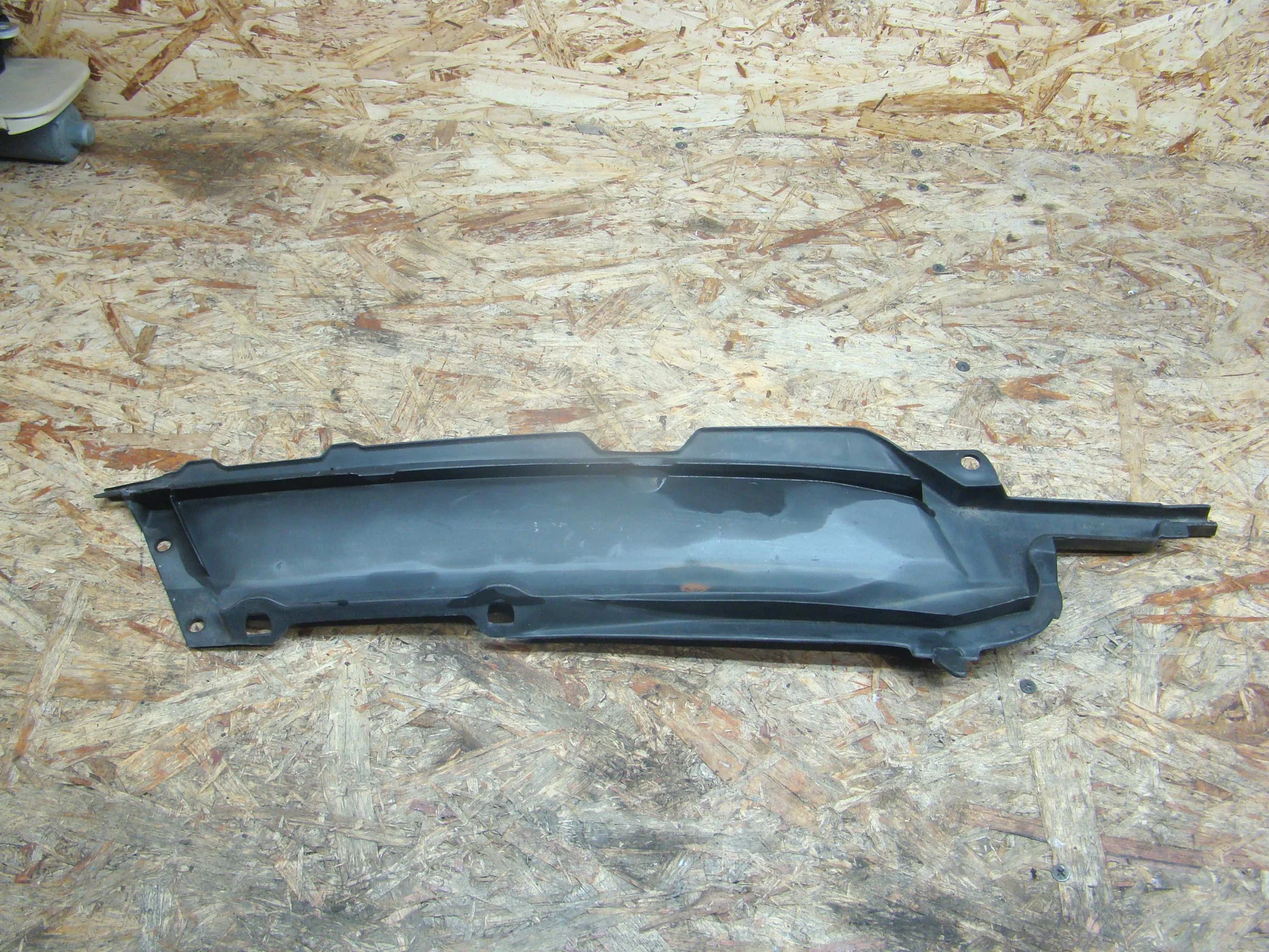 Жабо правое Mercedes-Benz C140 A1408360074 - миниатюра 2