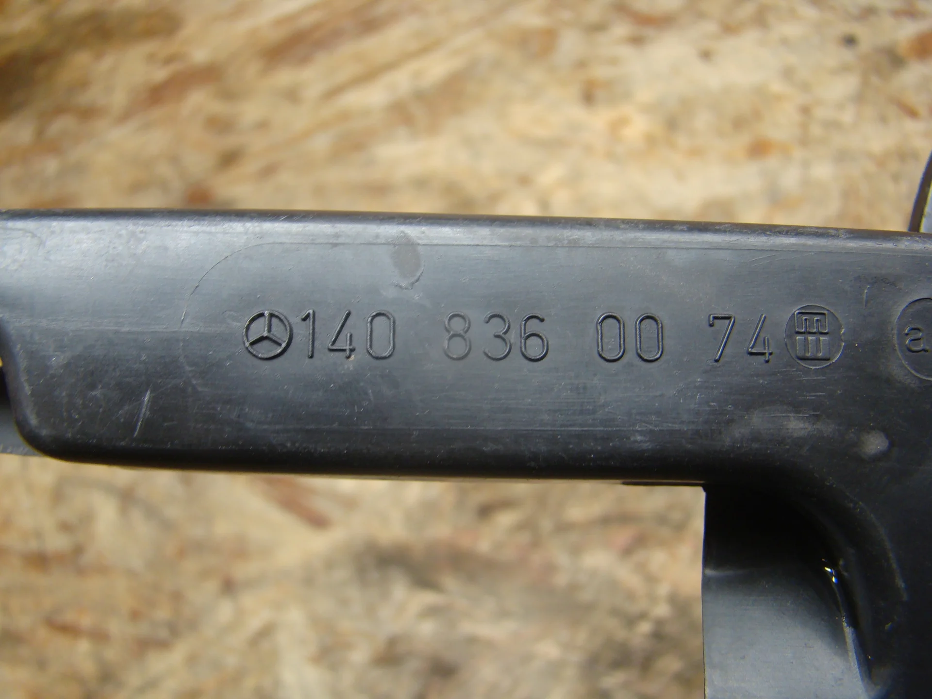 Жабо правое Mercedes-Benz C140 A1408360074 - миниатюра 3