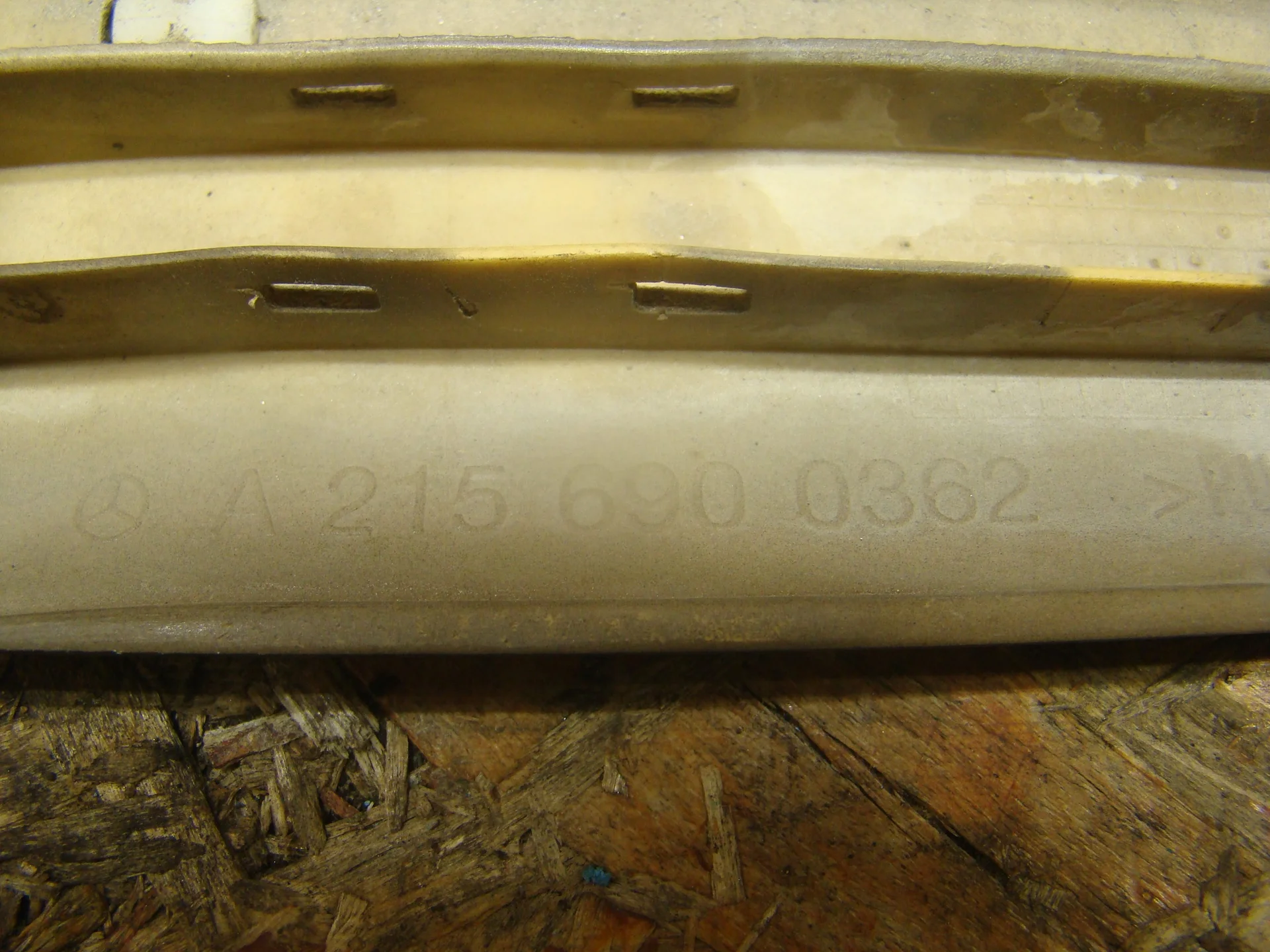 Накладка на крыло переднее левое Mercedes-Benz C215 A2156900362 - миниатюра 4