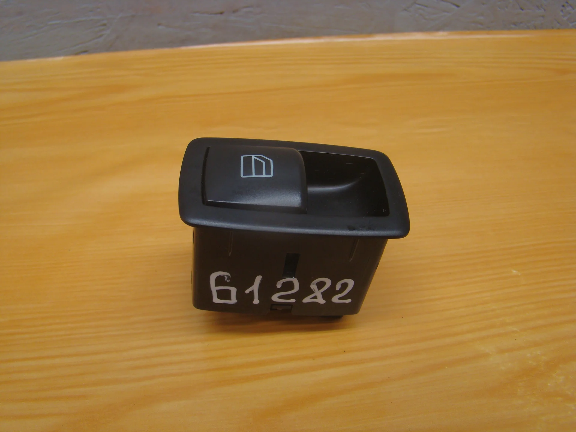 Кнопка стеклоподъёмника Mercedes-Benz W164 A2518200510 - изображение 1