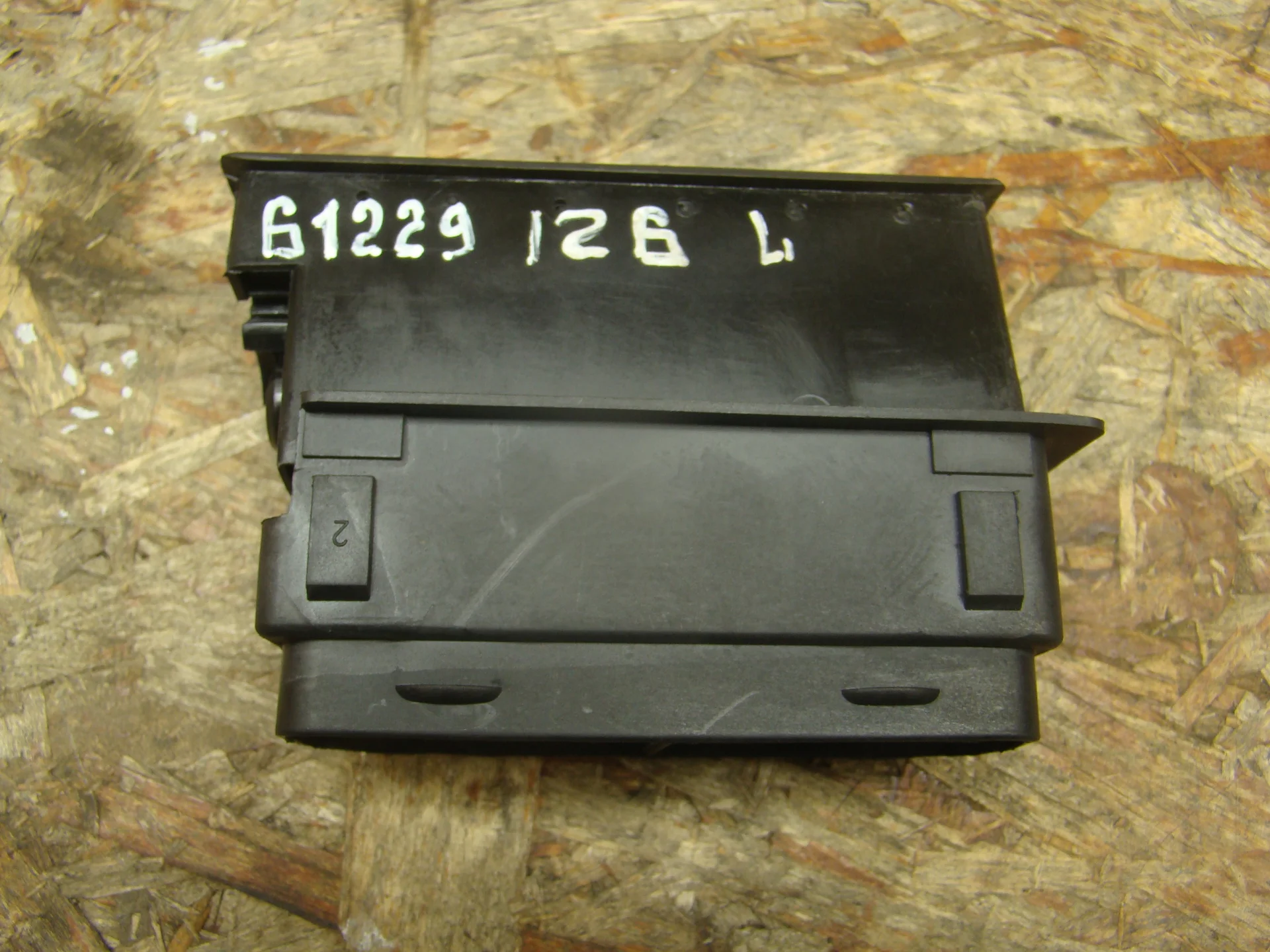 Дефлектор печки левый Mercedes-Benz C126  A1268310742 - миниатюра 2