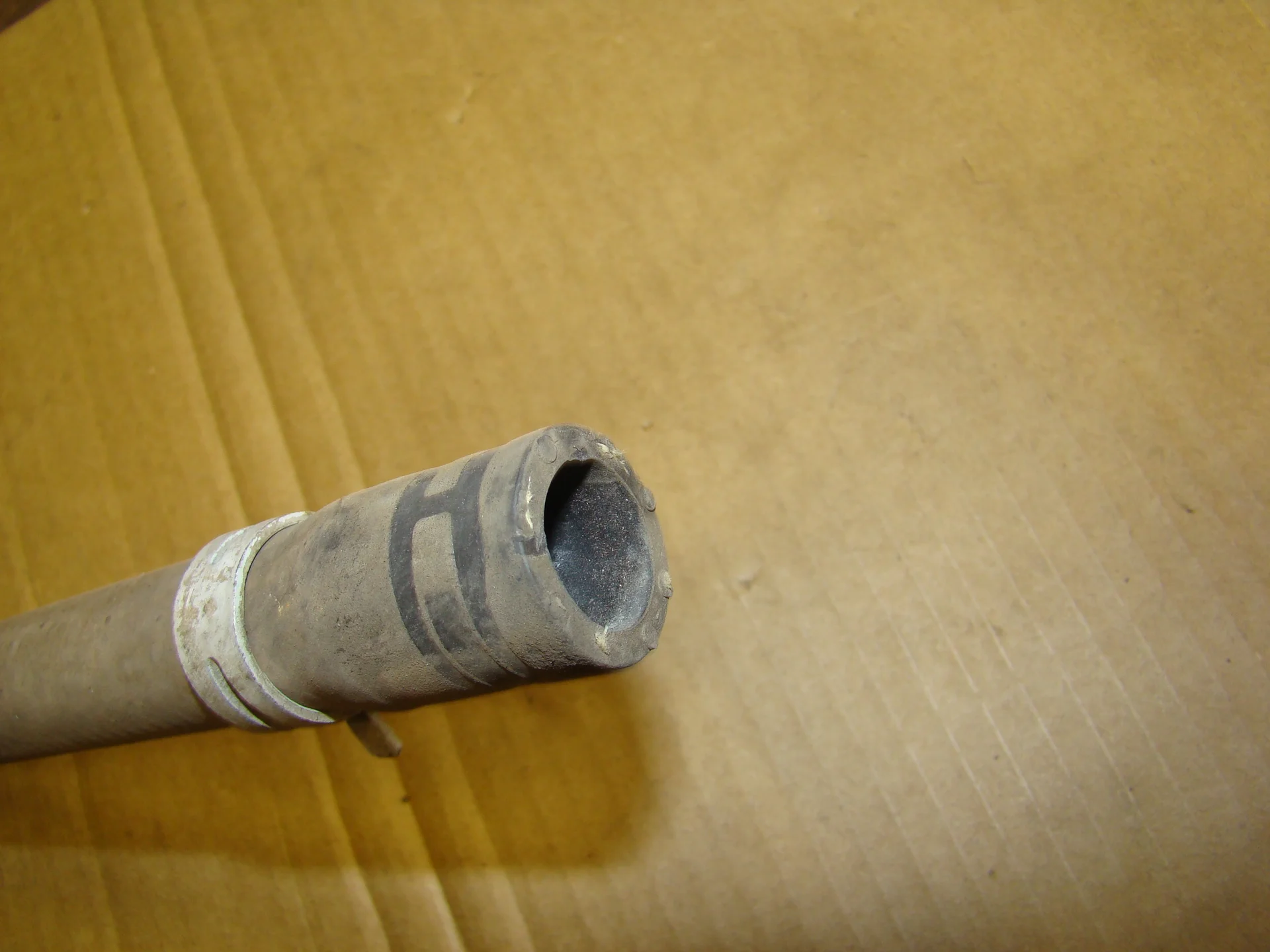 Патрубок отопителя Mercedes-Benz W220 A2208320394 - миниатюра 3