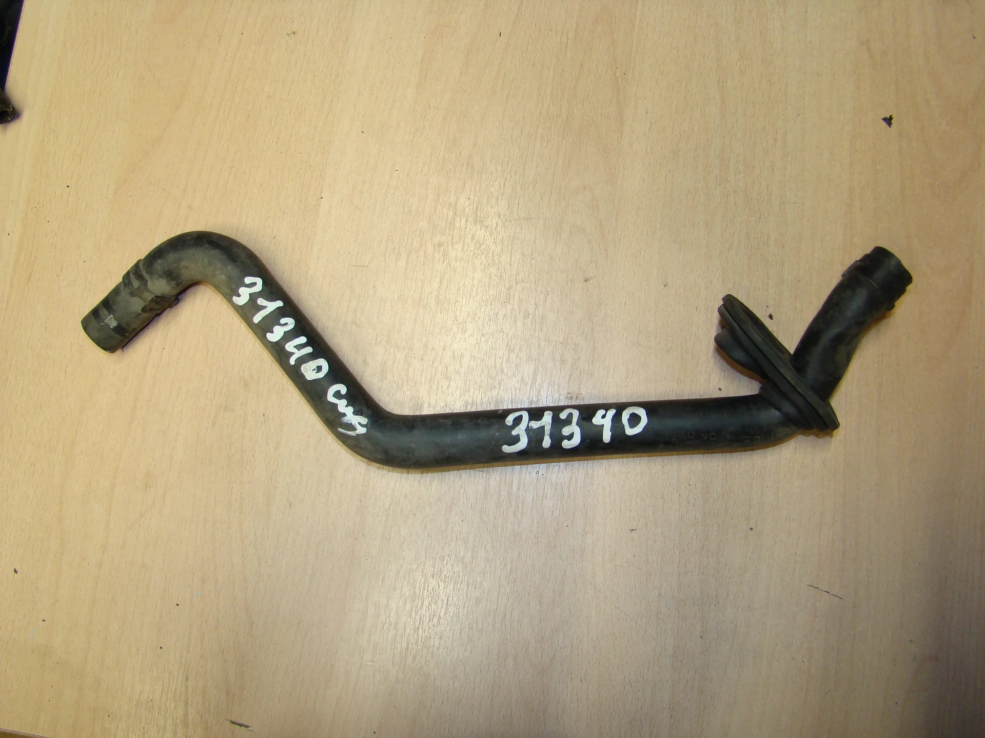 Патрубок отопителя Mercedes-Benz W210 611 A2108325694 - изображение 1
