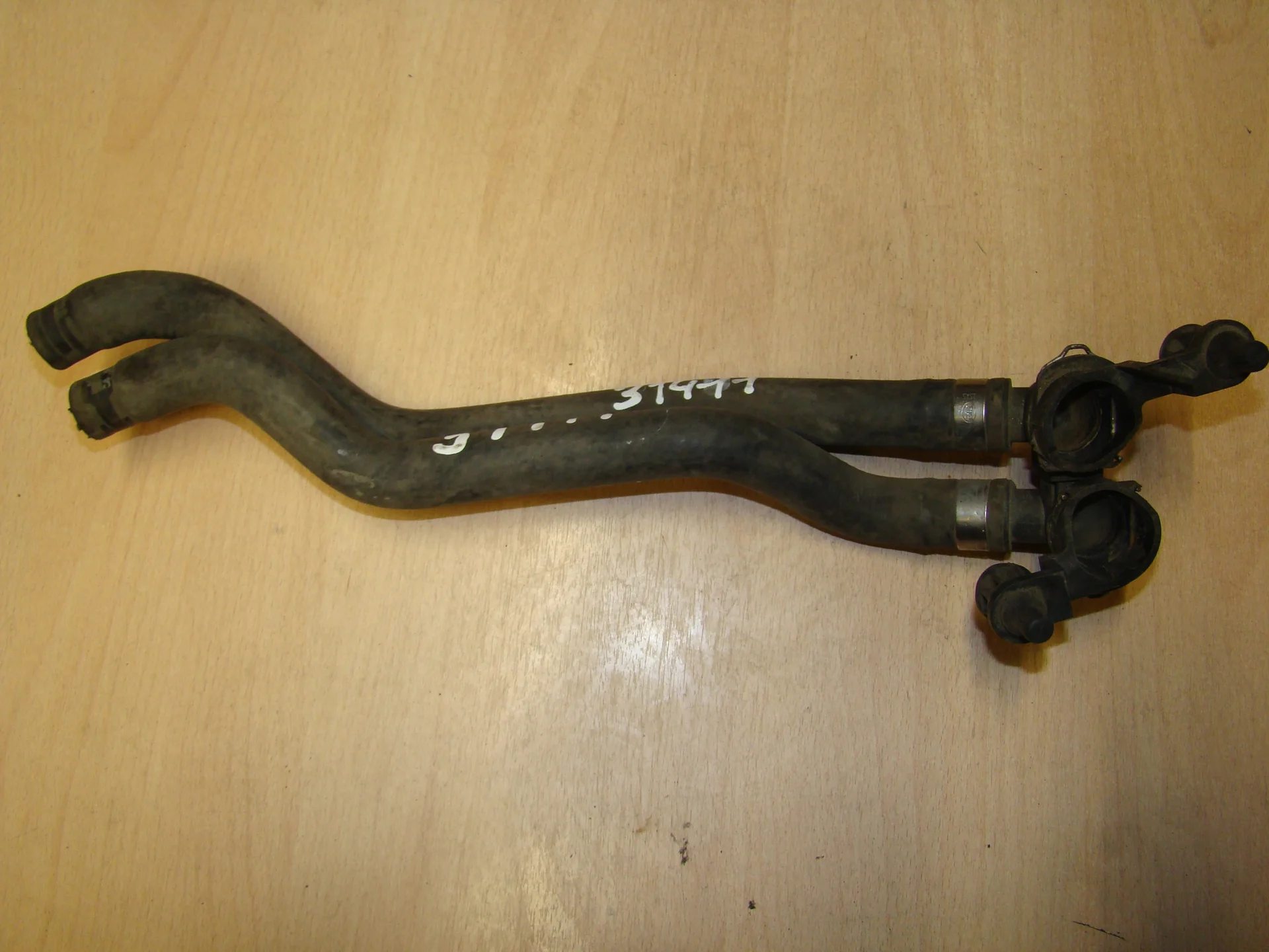 Патрубок отопителя Mercedes-Benz W210 111 A2108300024 - изображение 1
