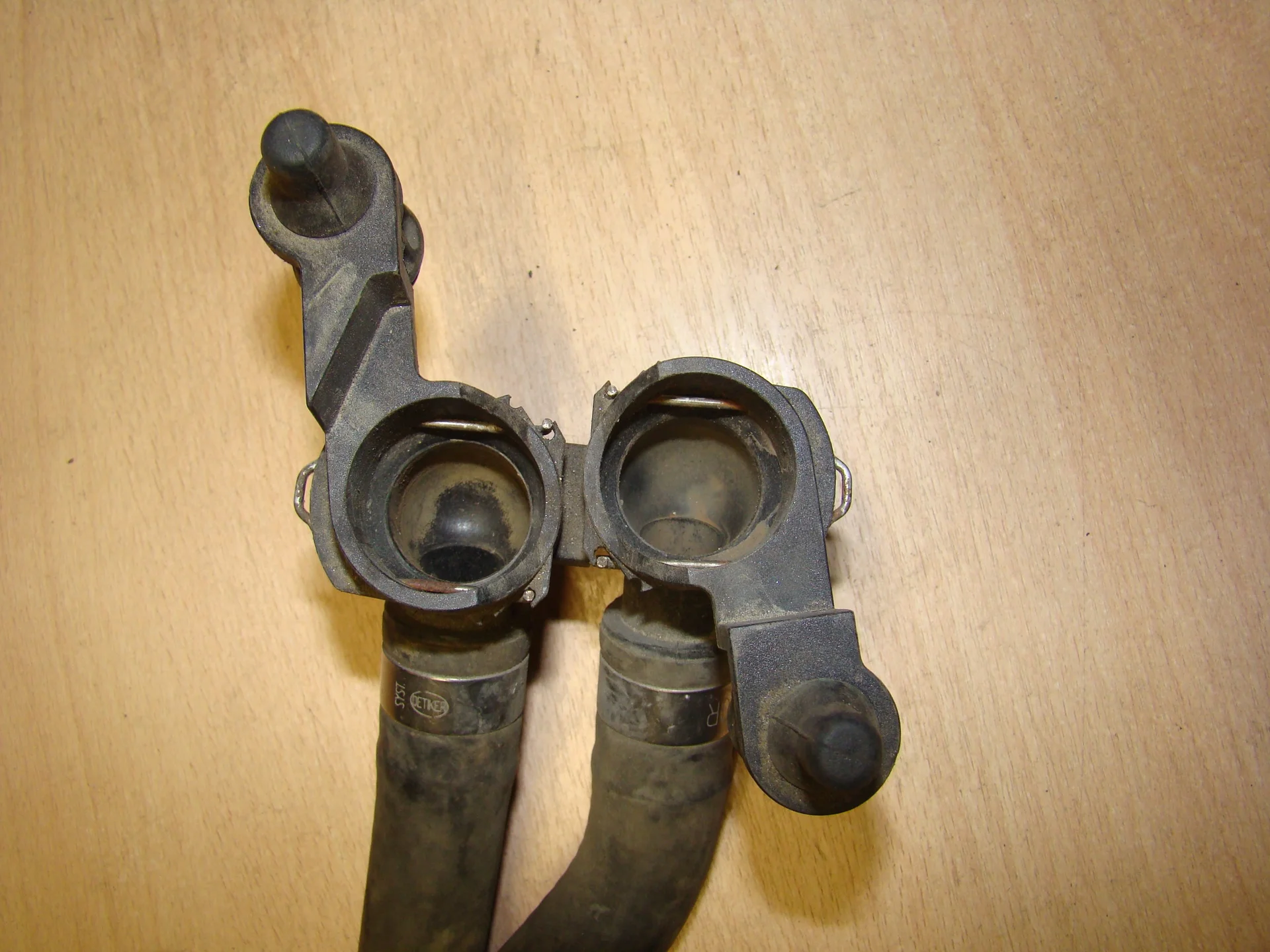 Патрубок отопителя Mercedes-Benz W210 111 A2108300024 - миниатюра 2