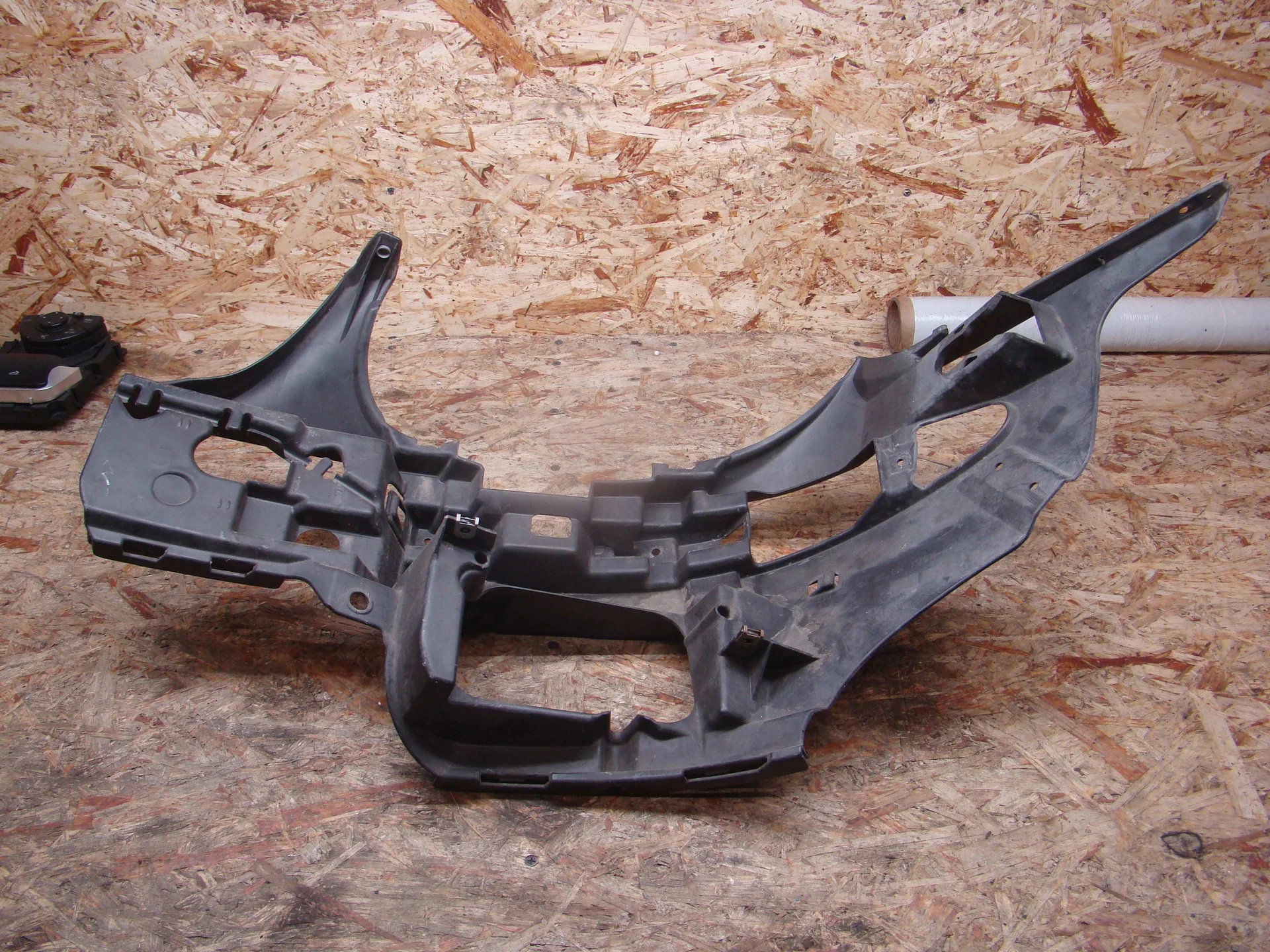 Каркас переднего бампера Mercedes-Benz R230 A2308850465 - миниатюра 2