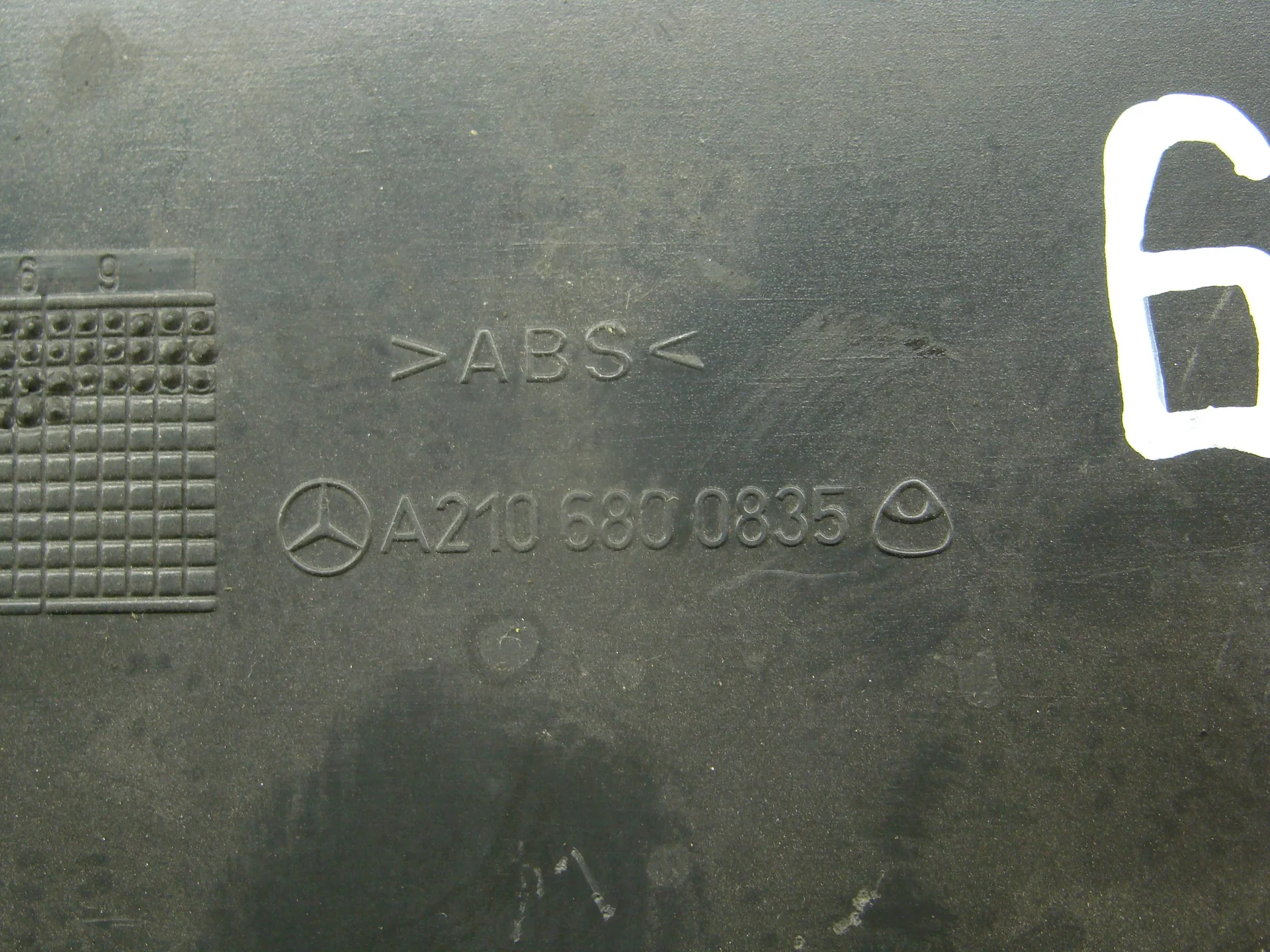 Накладка на порог внутренняя задняя правая Mercedes-Benz W210 A2106800835 - миниатюра 4
