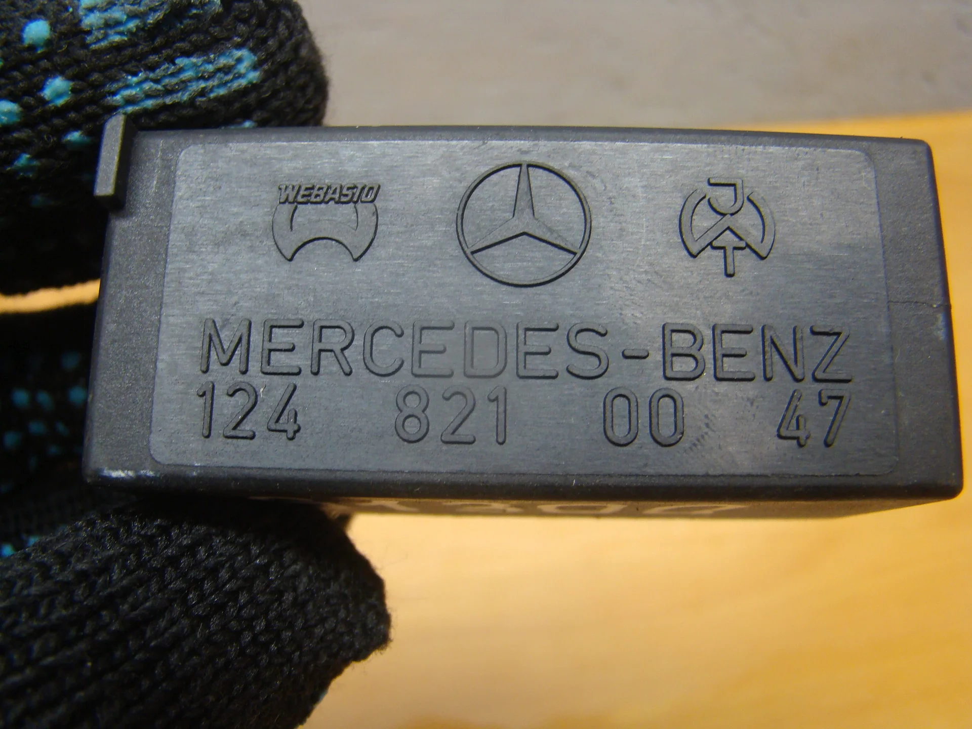 Реле моторчика люка Mercedes-Benz C140 A1248210047 - миниатюра 3