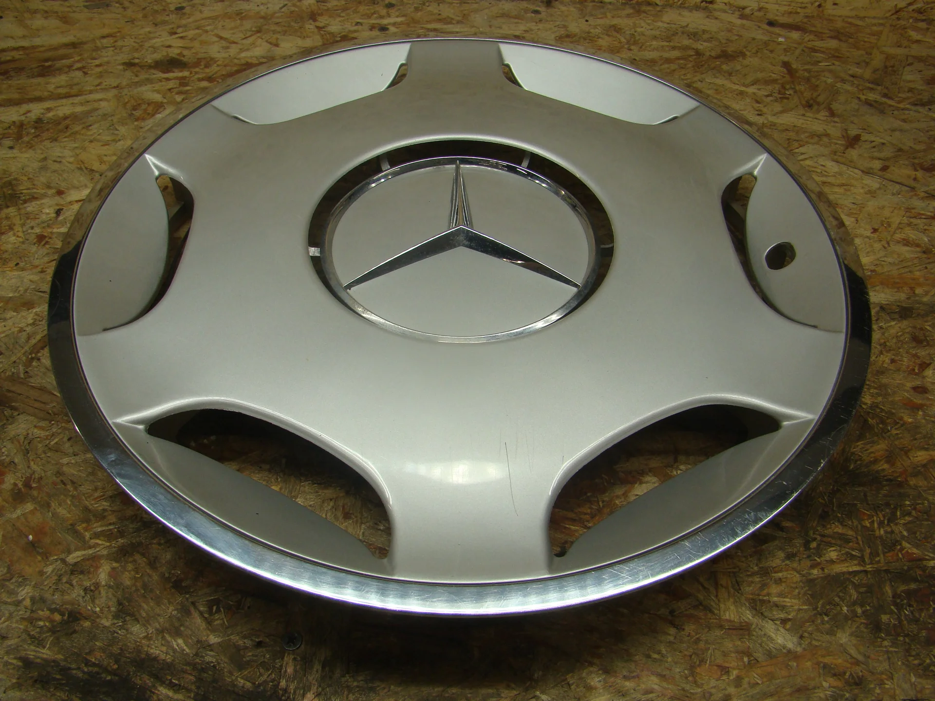 Колпак стального диска Mercedes-Benz W124 A1244011424 - миниатюра 4