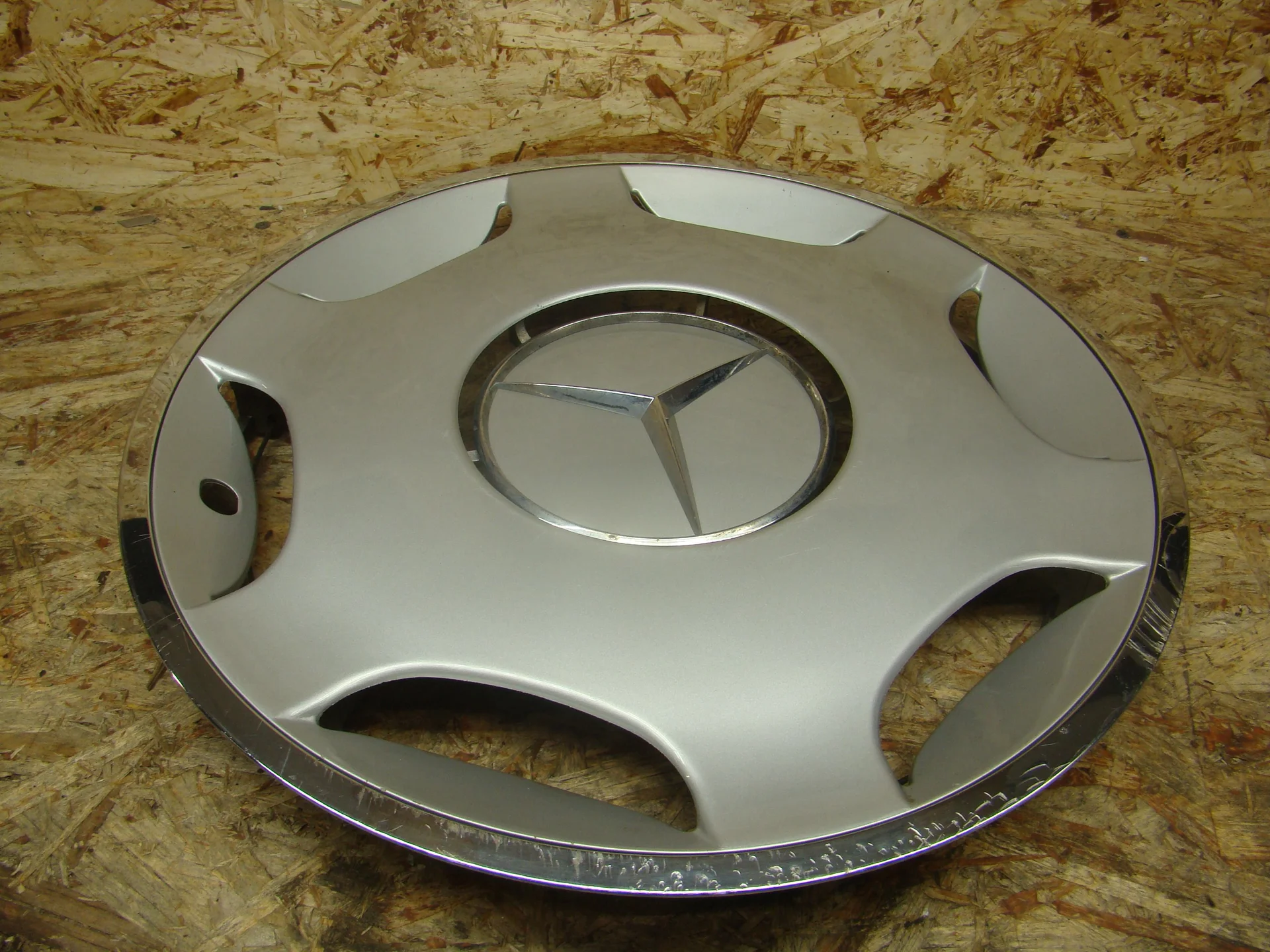 Колпак стального диска Mercedes-Benz W124  A1244011424 - миниатюра 2