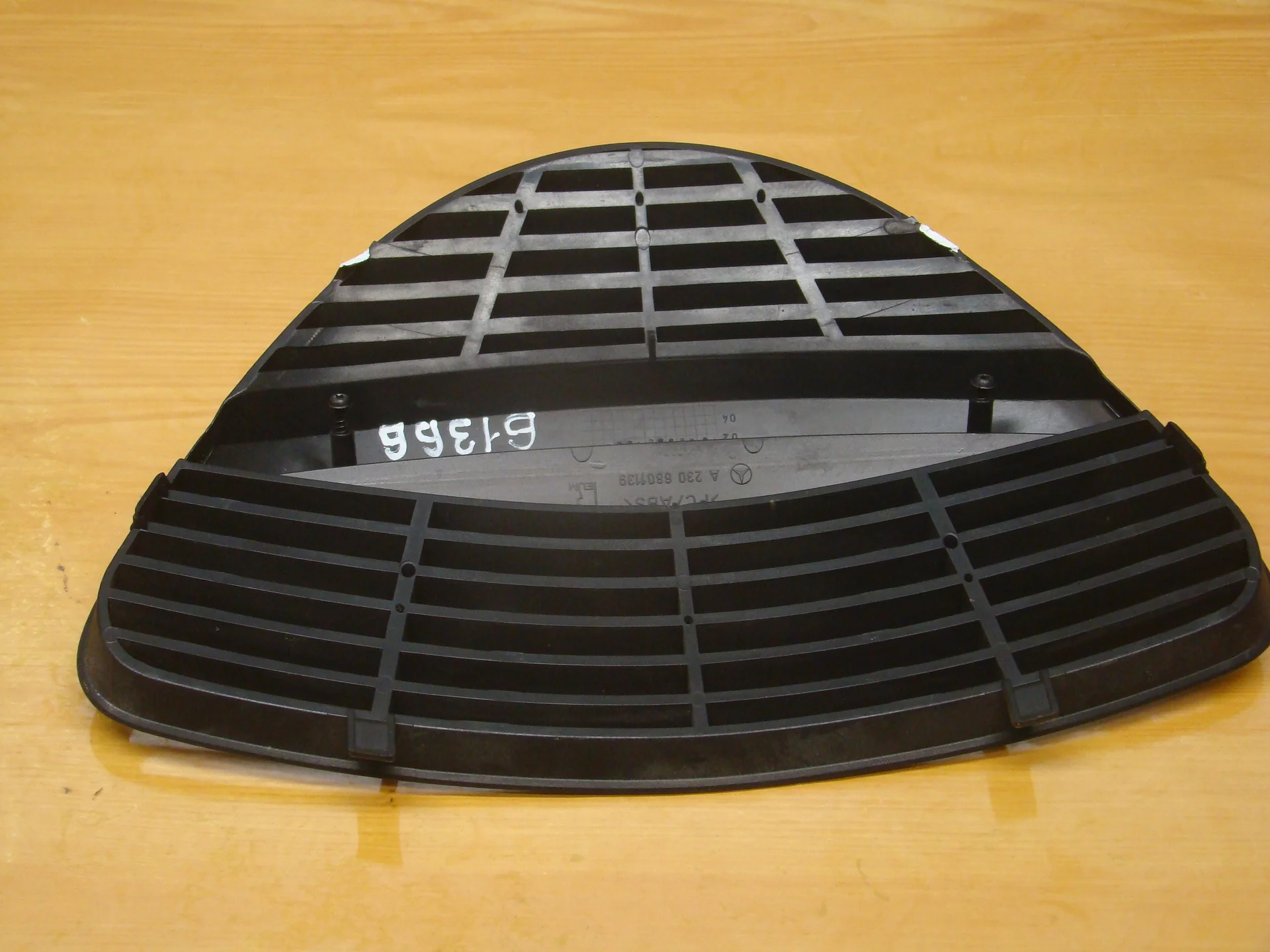 Накладка торпеды Mercedes-Benz R230  A2306801139 - миниатюра 6
