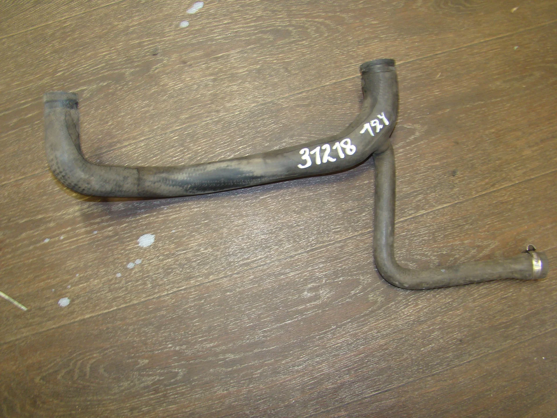 Патрубок системы охлаждения Mercedes-Benz W124 A1245013882 - изображение 1