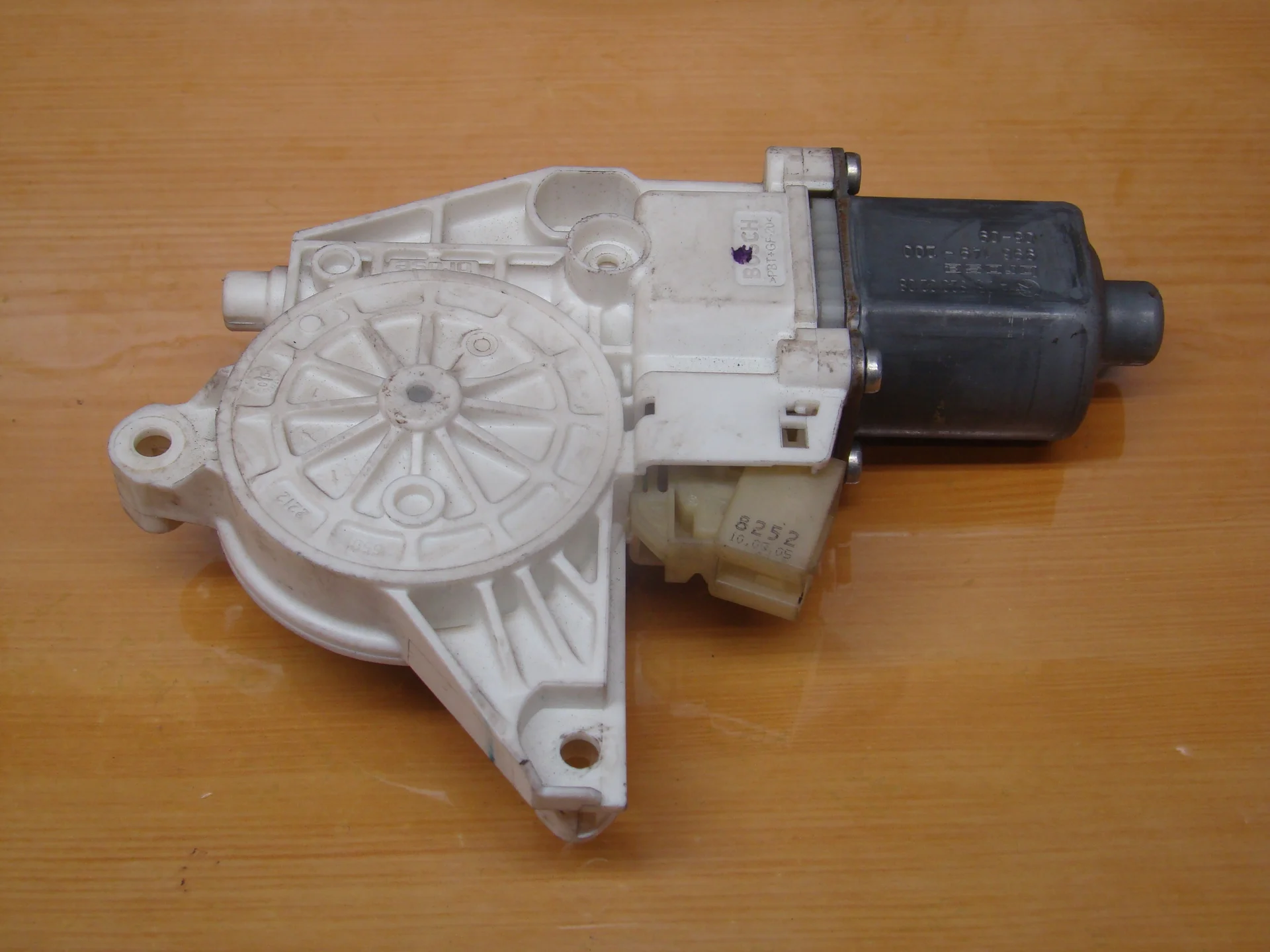 Моторчик заднего правого стеклоподъемника Mercedes-Benz W164  A2518200208 - миниатюра 2
