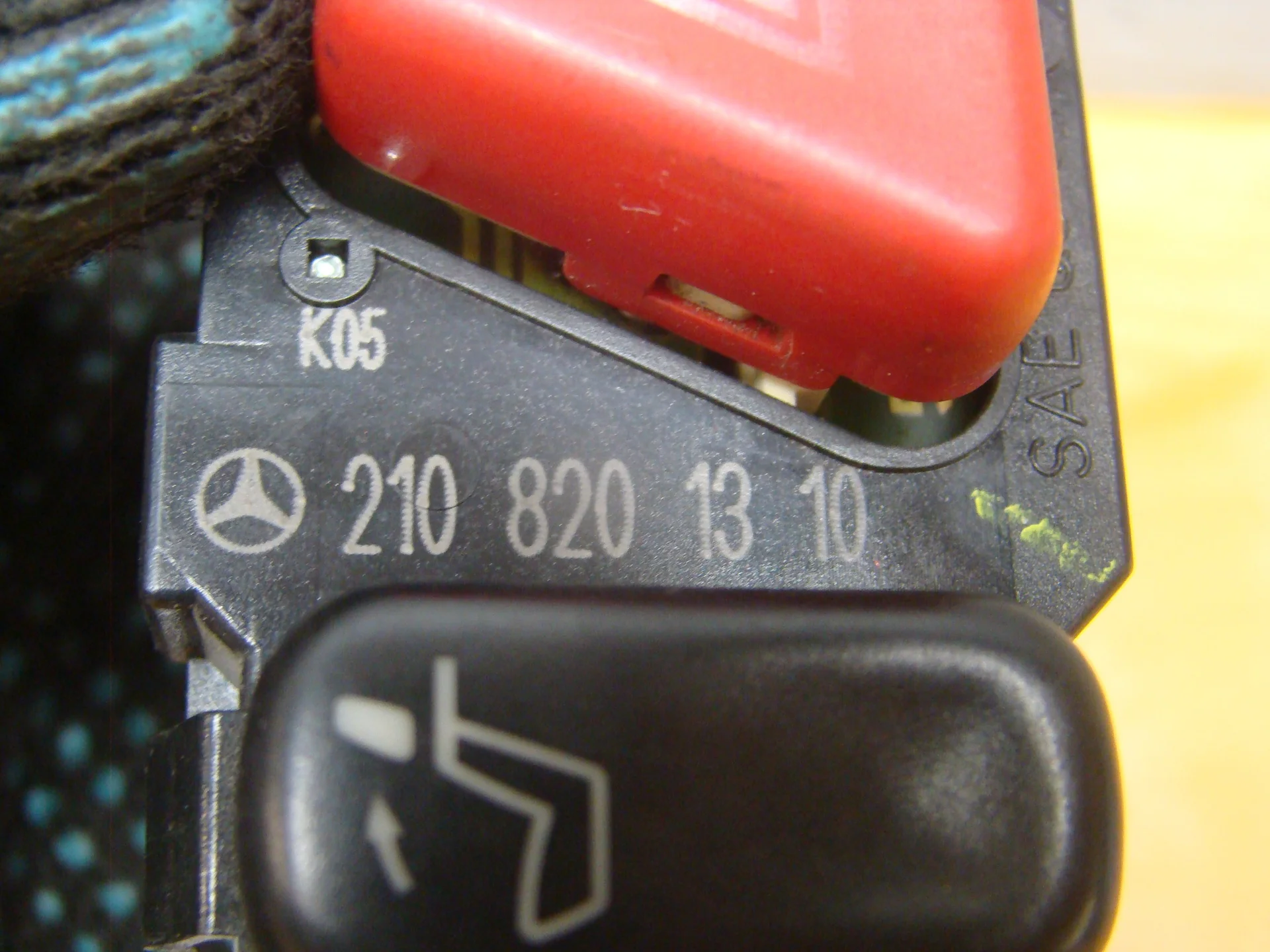 Кнопка аварийной сигнализации Mercedes-Benz W210  A2108201310 - миниатюра 3