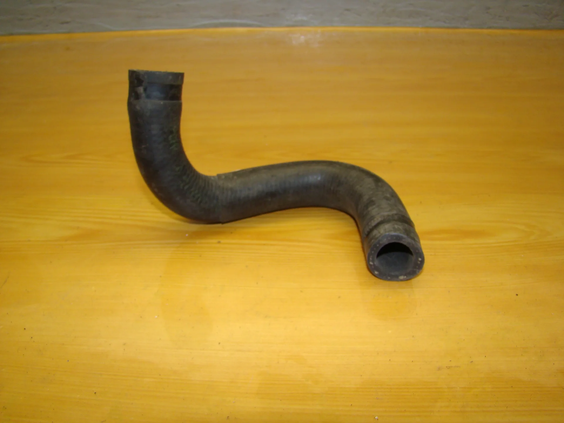 Патрубок отопителя Mercedes-Benz W124 A1248306196 - изображение 1