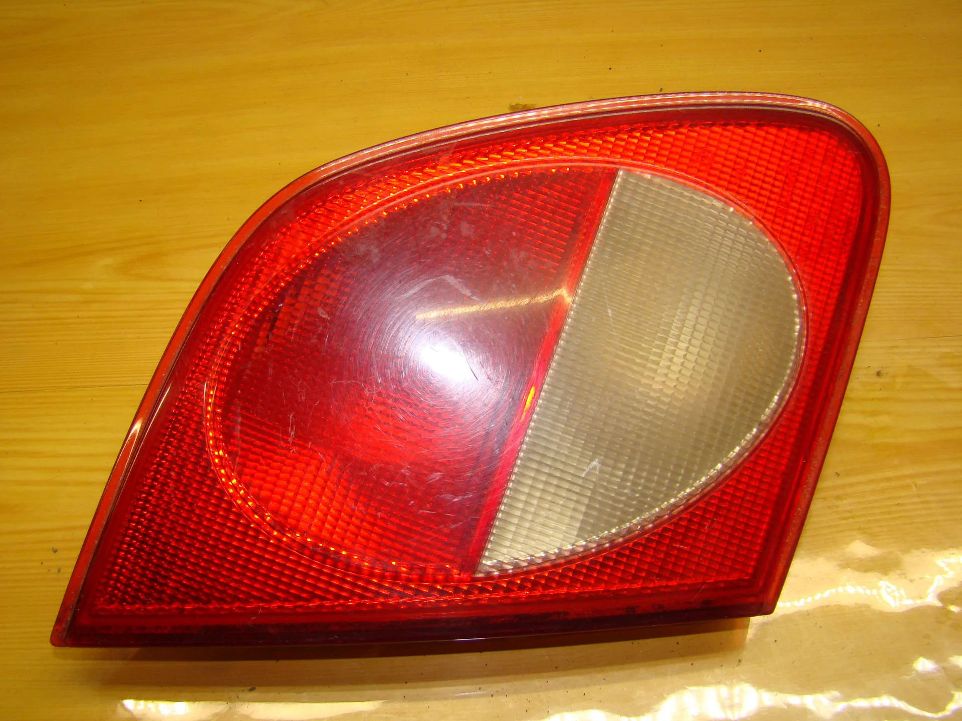 Фонарь на багажнике левый Mercedes-Benz W210 A2108201164 - изображение 1