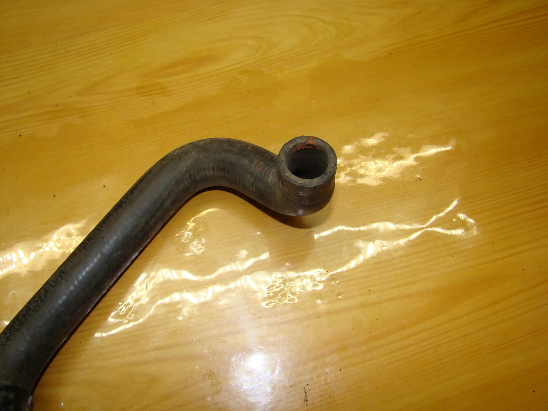 Патрубок отопителя Mercedes-Benz W124 A1248327493 - миниатюра 2