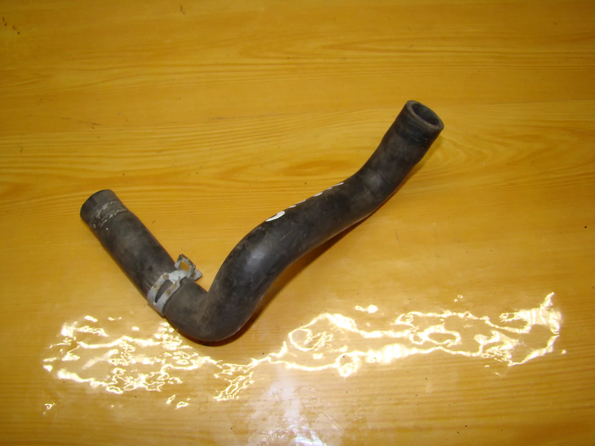 Патрубок отопителя Mercedes-Benz W210 A2108324494 - изображение 1