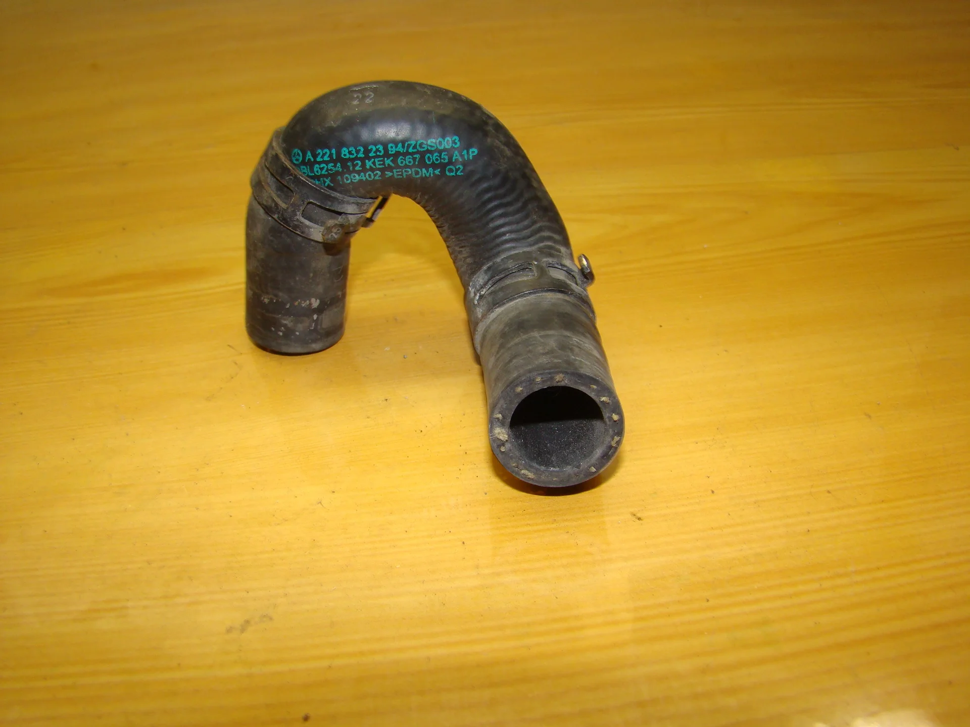 Патрубок отопителя Mercedes-Benz W221  A2218322394 - миниатюра 2