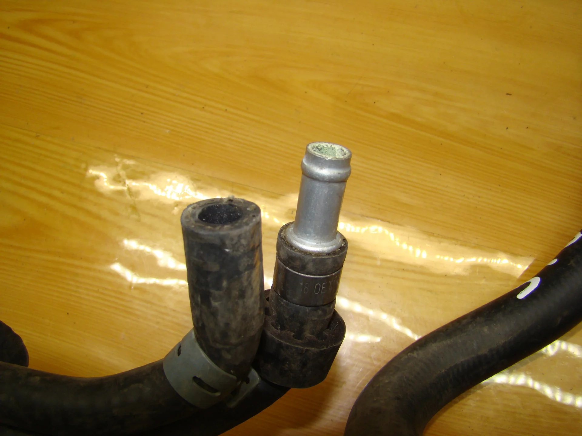 Патрубок отопителя Mercedes-Benz W211  A2118301196 - миниатюра 3