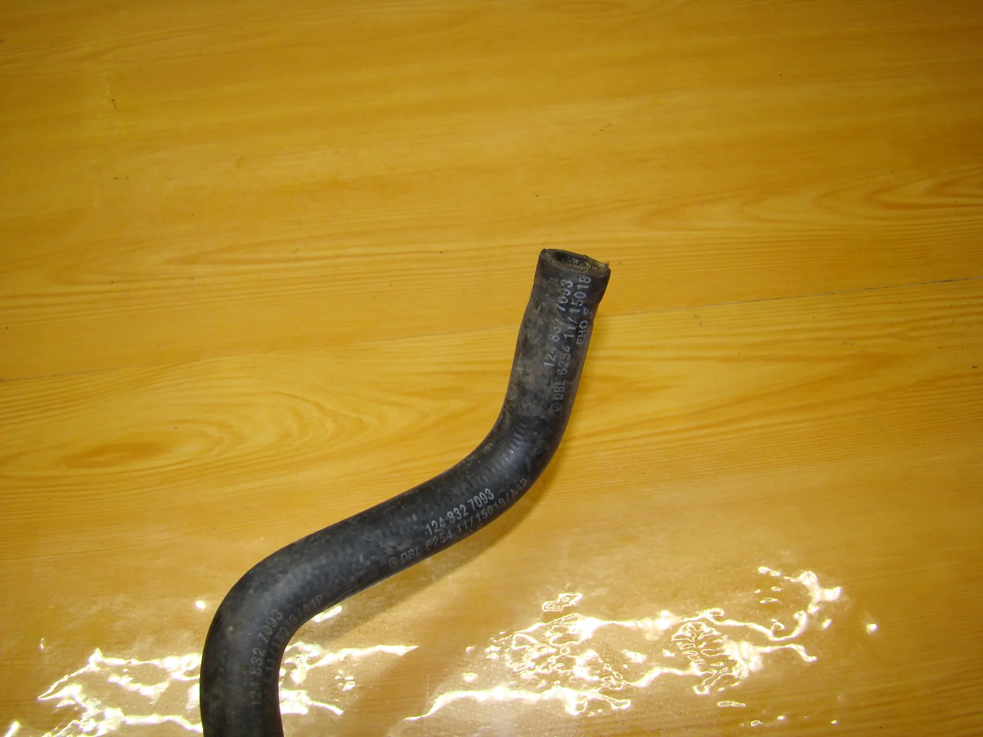 Патрубок отопителя Mercedes-Benz W124  A1248327093 - миниатюра 2