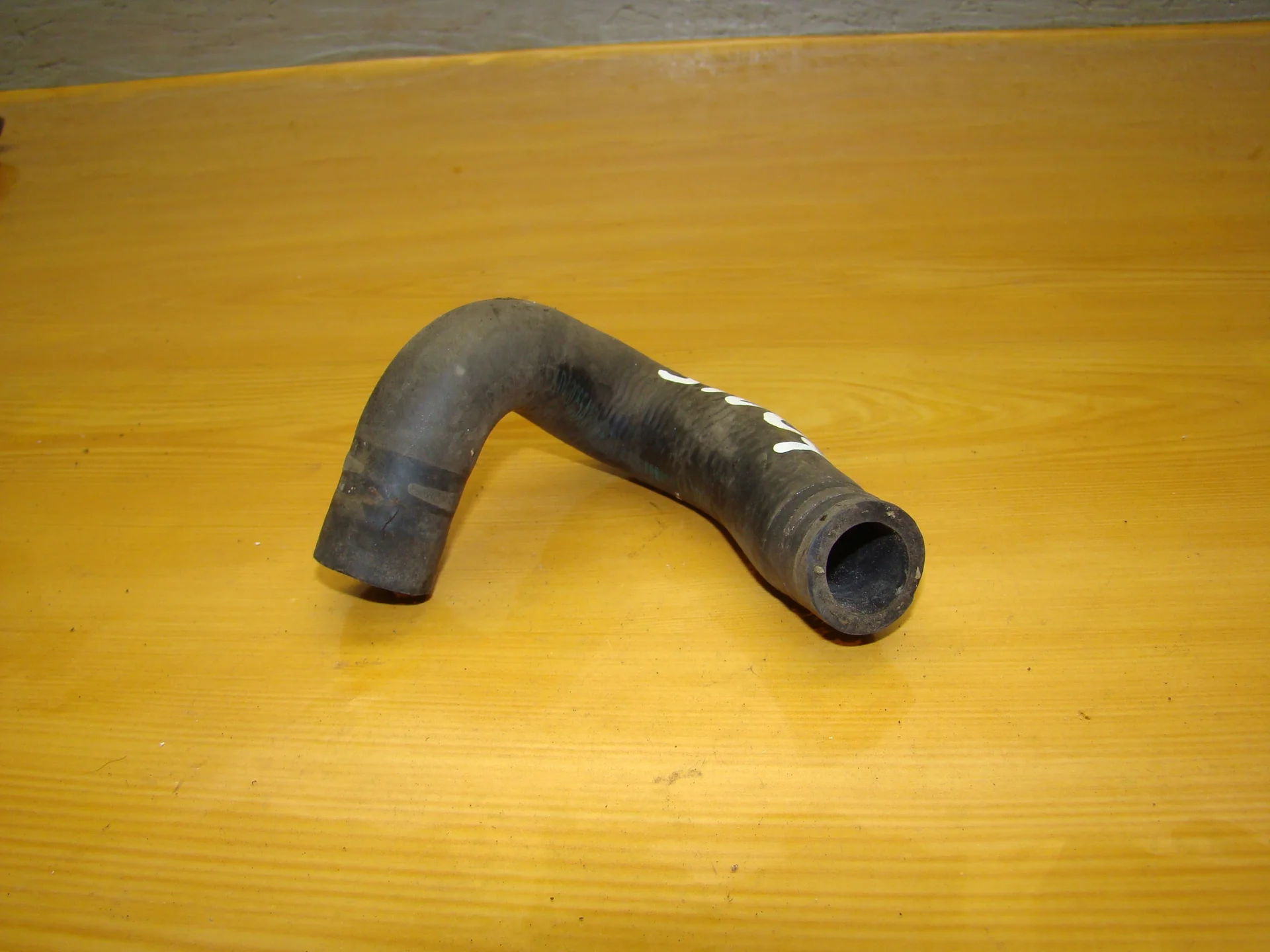 Патрубок отопителя Mercedes-Benz W210 A2108323294 - изображение 1