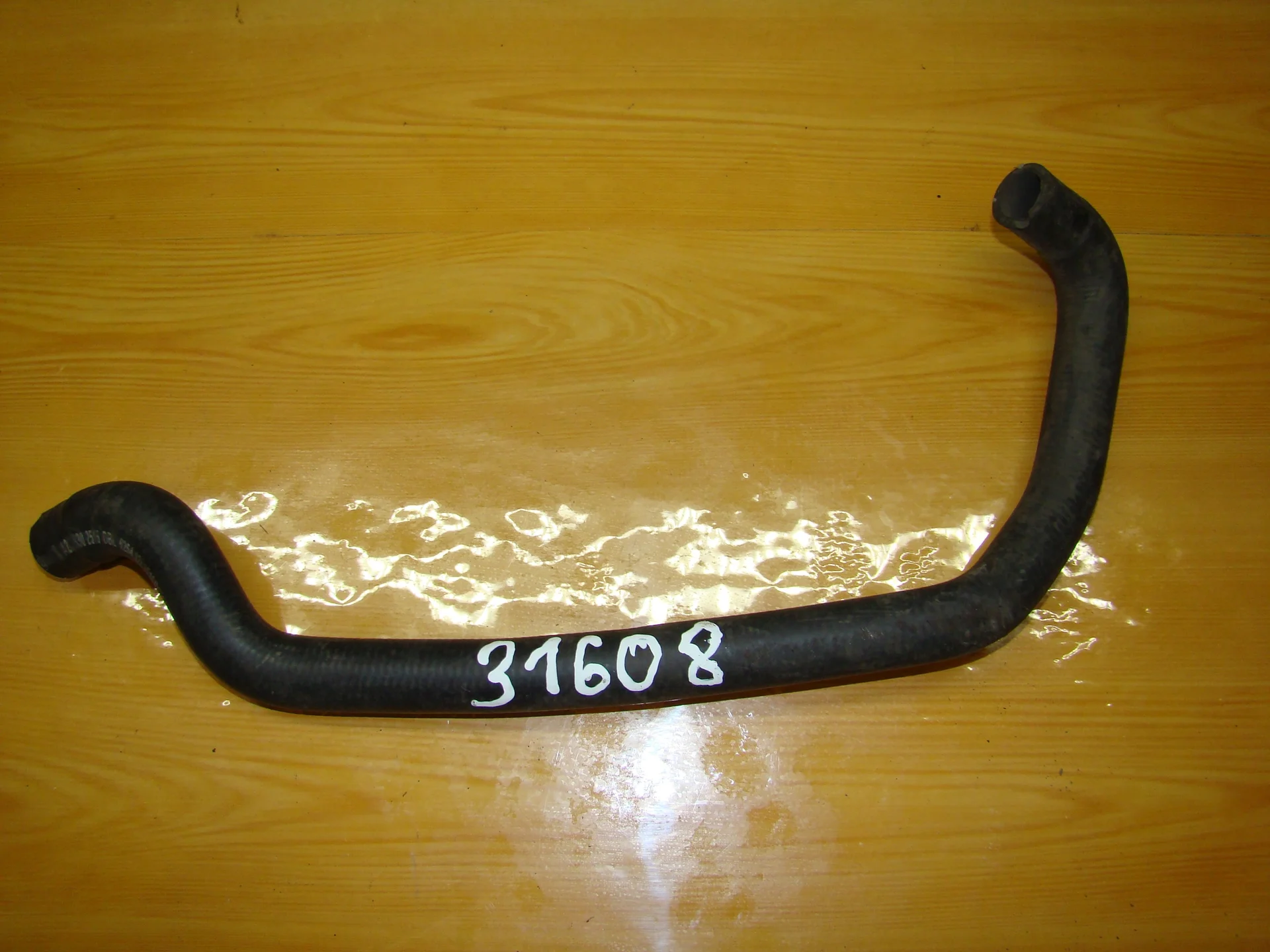 Патрубок отопителя Mercedes-Benz W211 A2118302515 - изображение 1