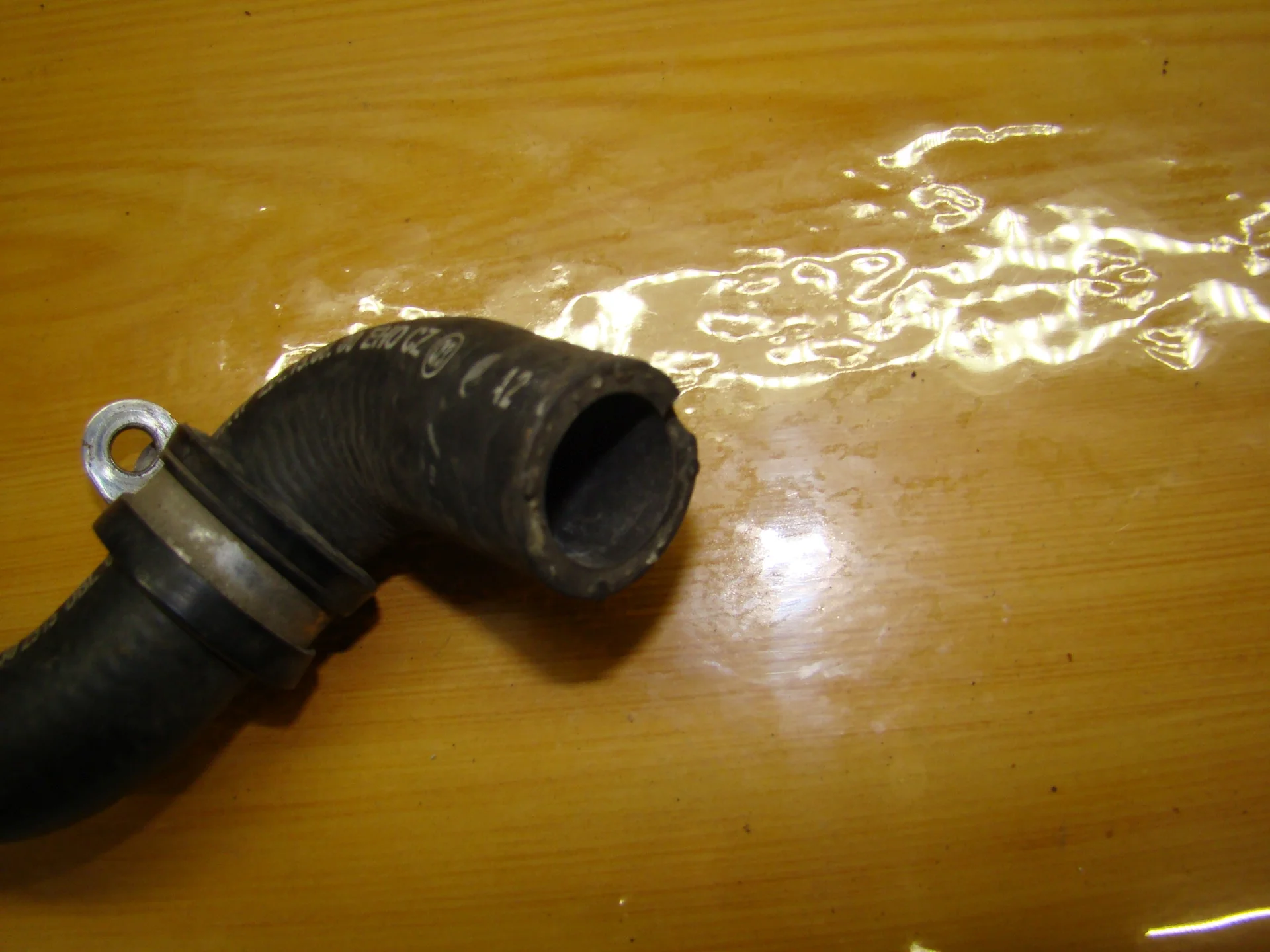 Патрубок отопителя Mercedes-Benz W211 A2118302515 - миниатюра 3